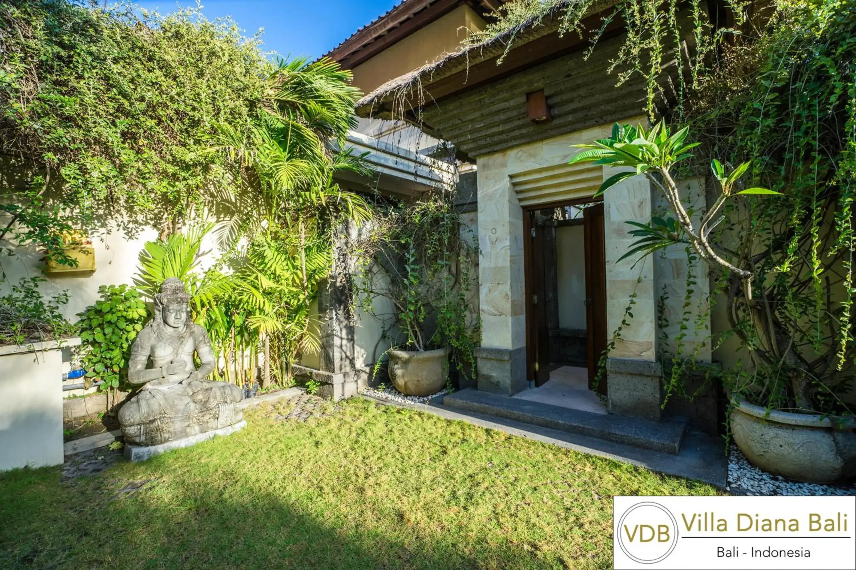 Facade/entrance in Villa Diana Bali