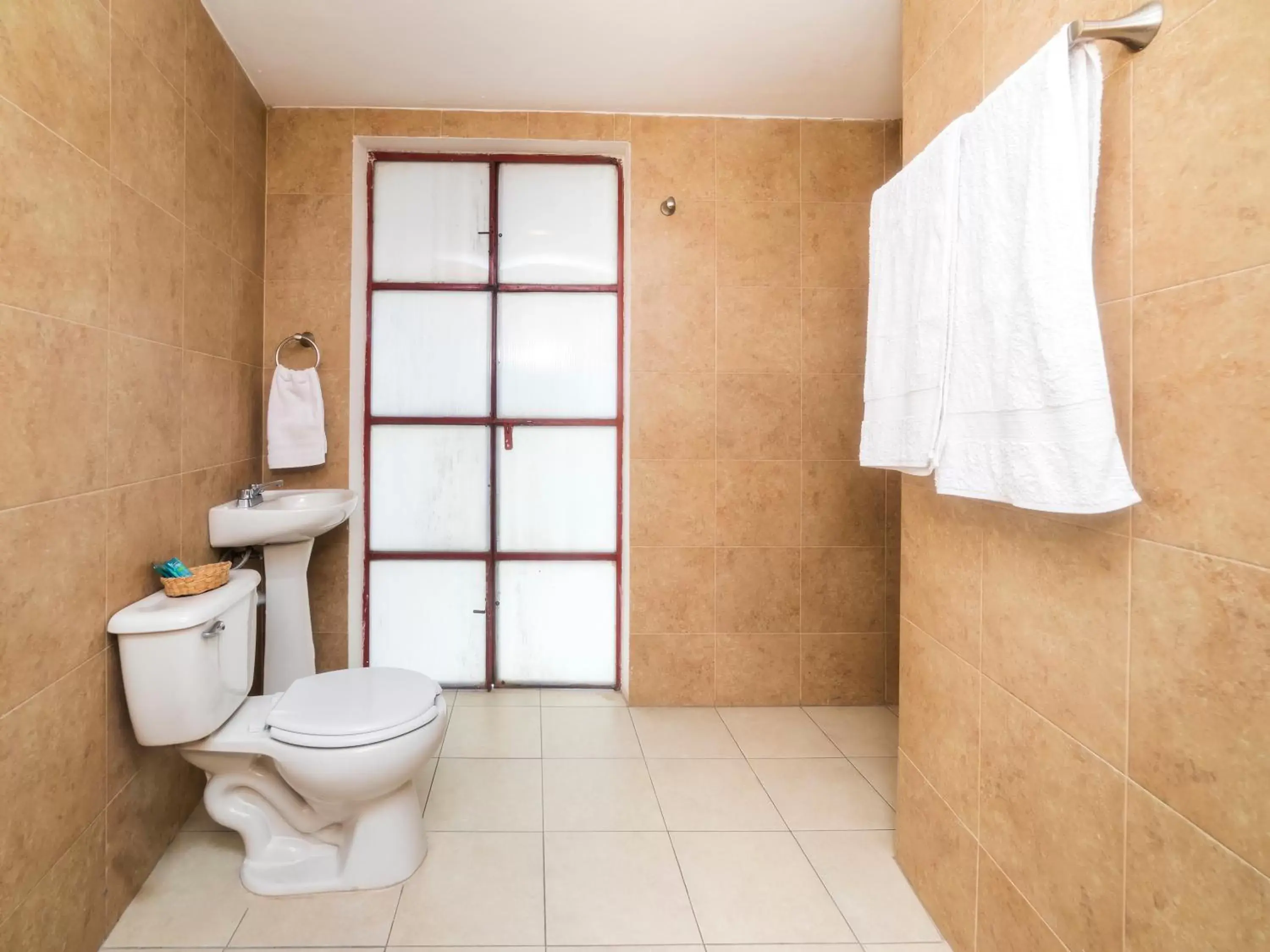 Toilet, Bathroom in Los Pueblitos de Guanajuato Hotel