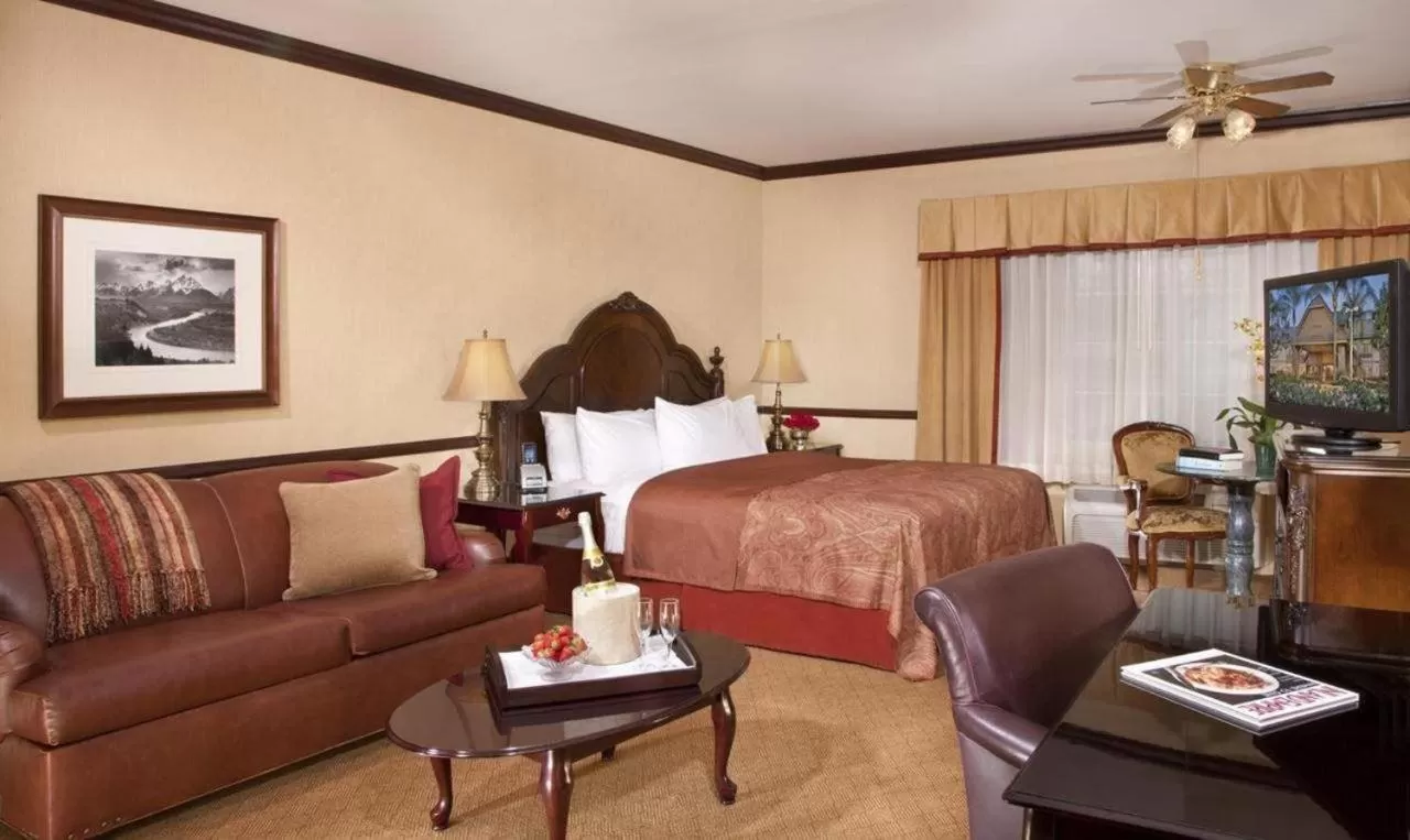 Bed in Folk Inn Ontario Airport