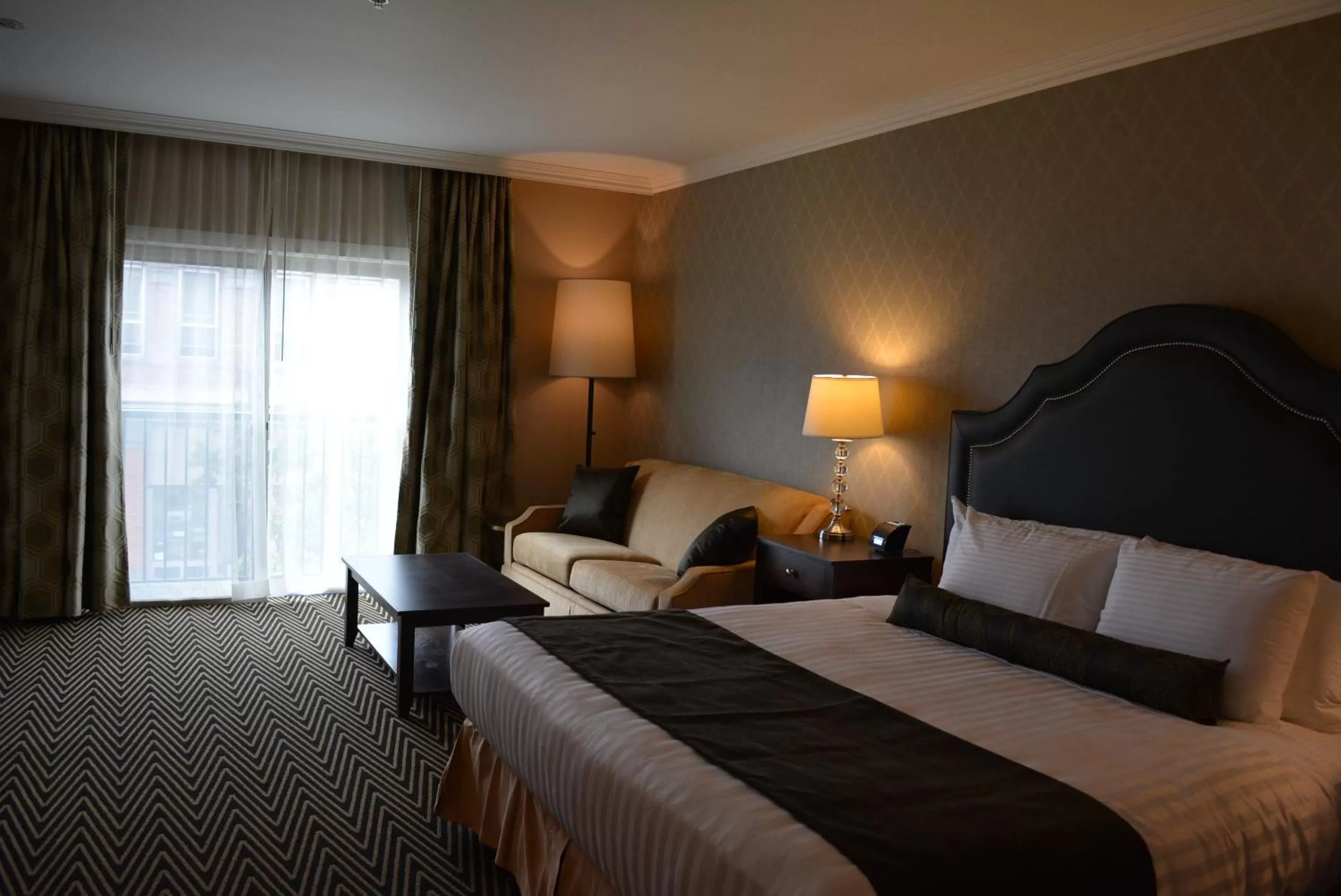 Photo of the whole room, Bed in Majestic Inn and Spa