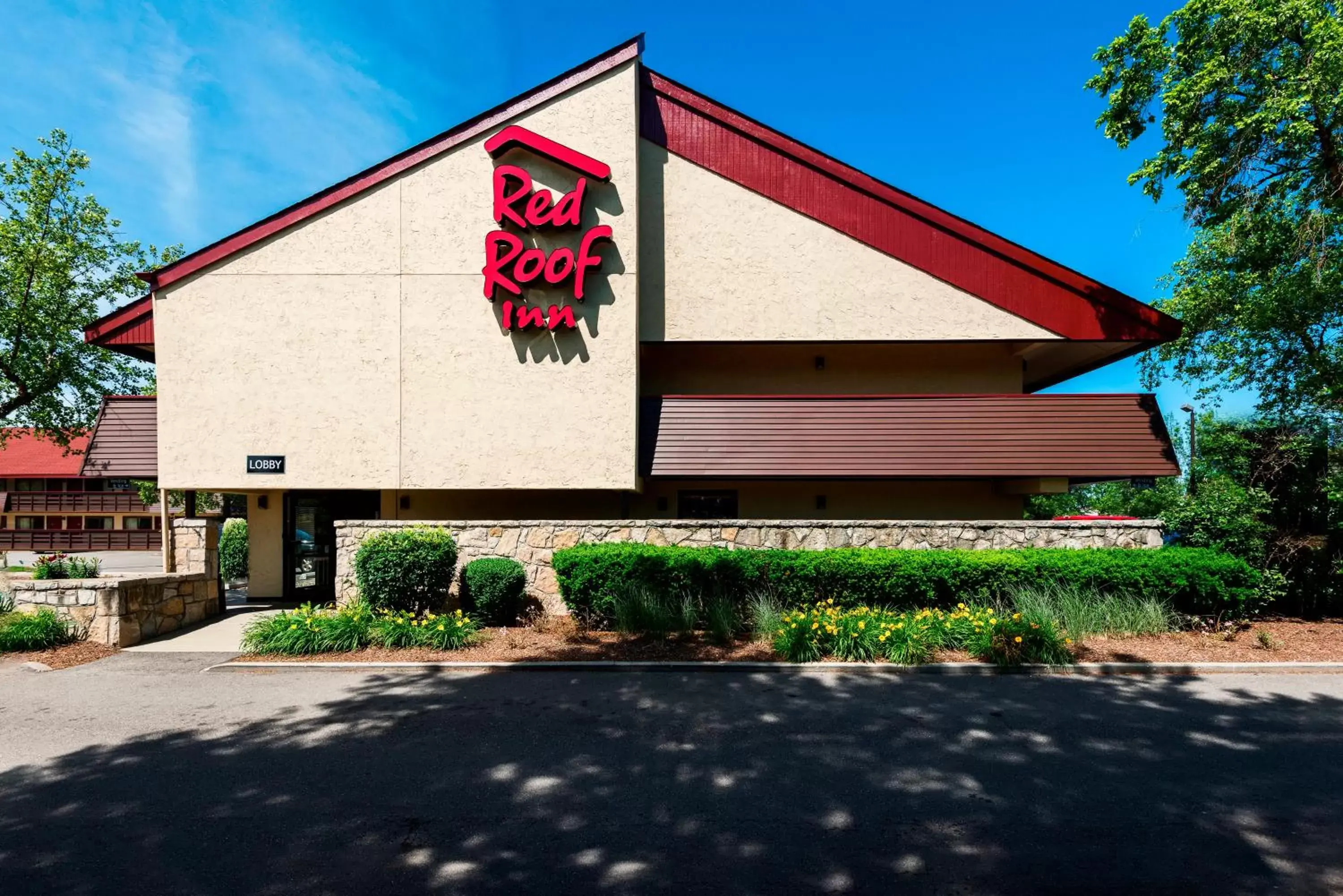 Property building, Facade/Entrance in Red Roof Inn Rockford East - Casino District