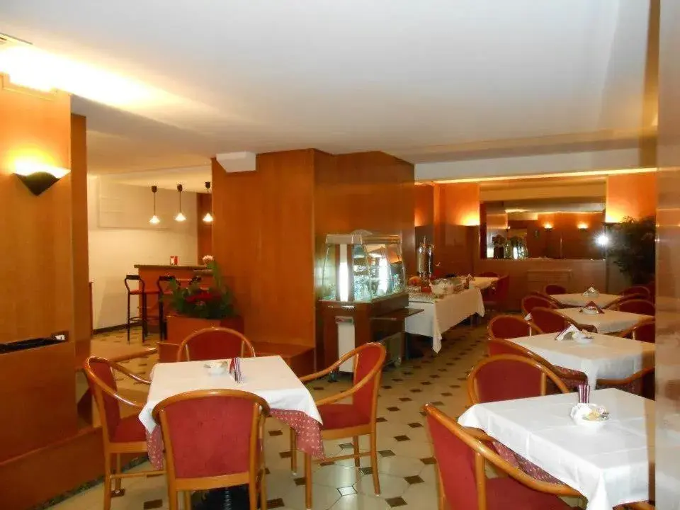 Restaurant/Places to Eat in Hotel Principe