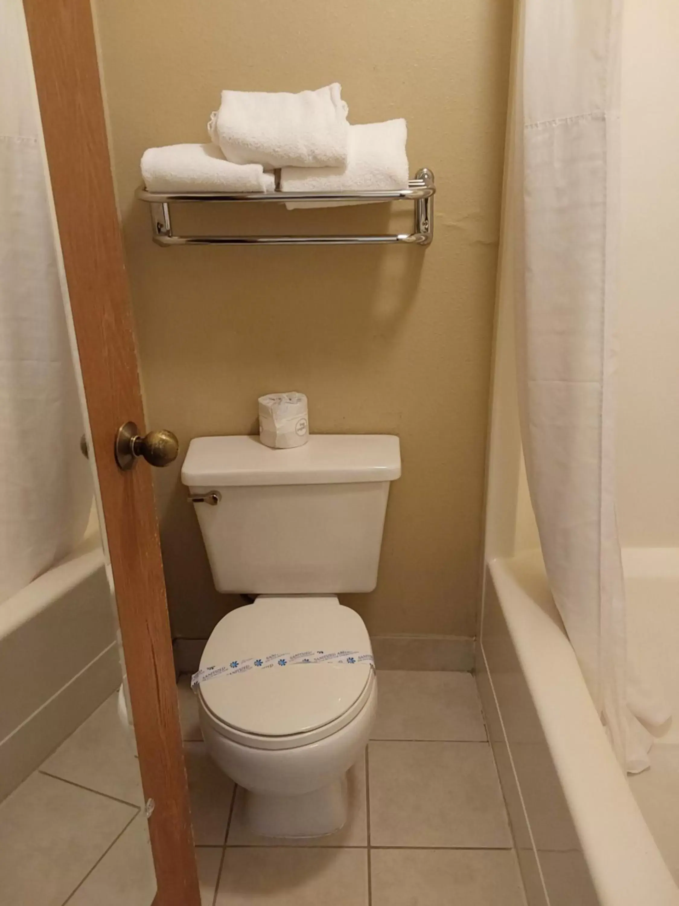 Bathroom in GuestHouse Inn Bellingham