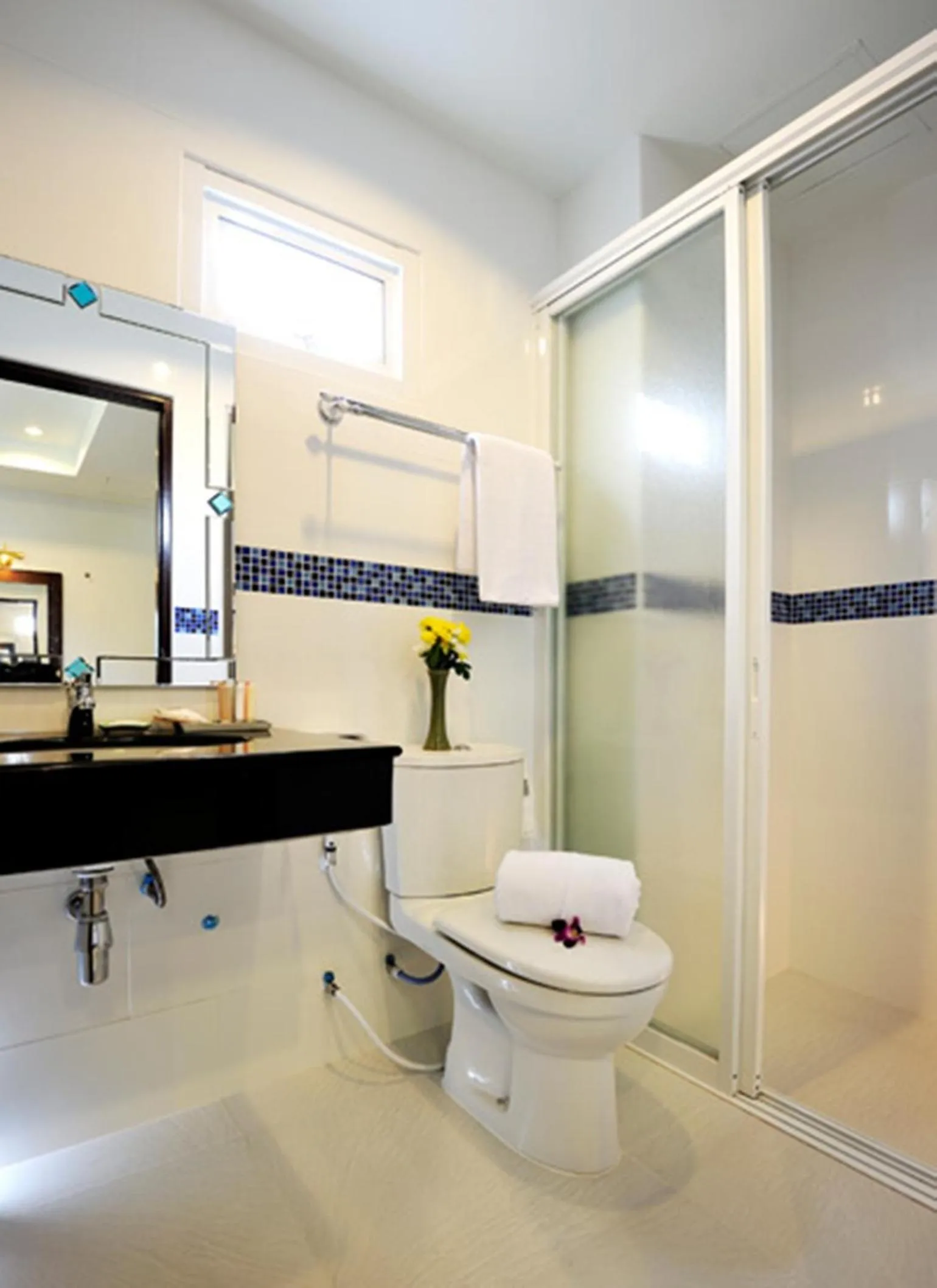 Shower in Ruen Buathong Boutique Hotel Patong Beach