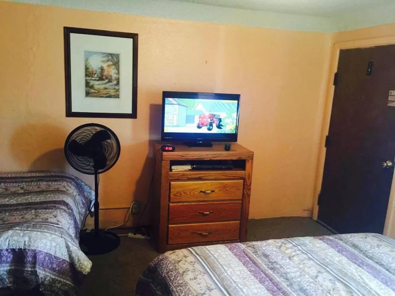 TV and multimedia, Bed in Budget Inn Motel Chemult