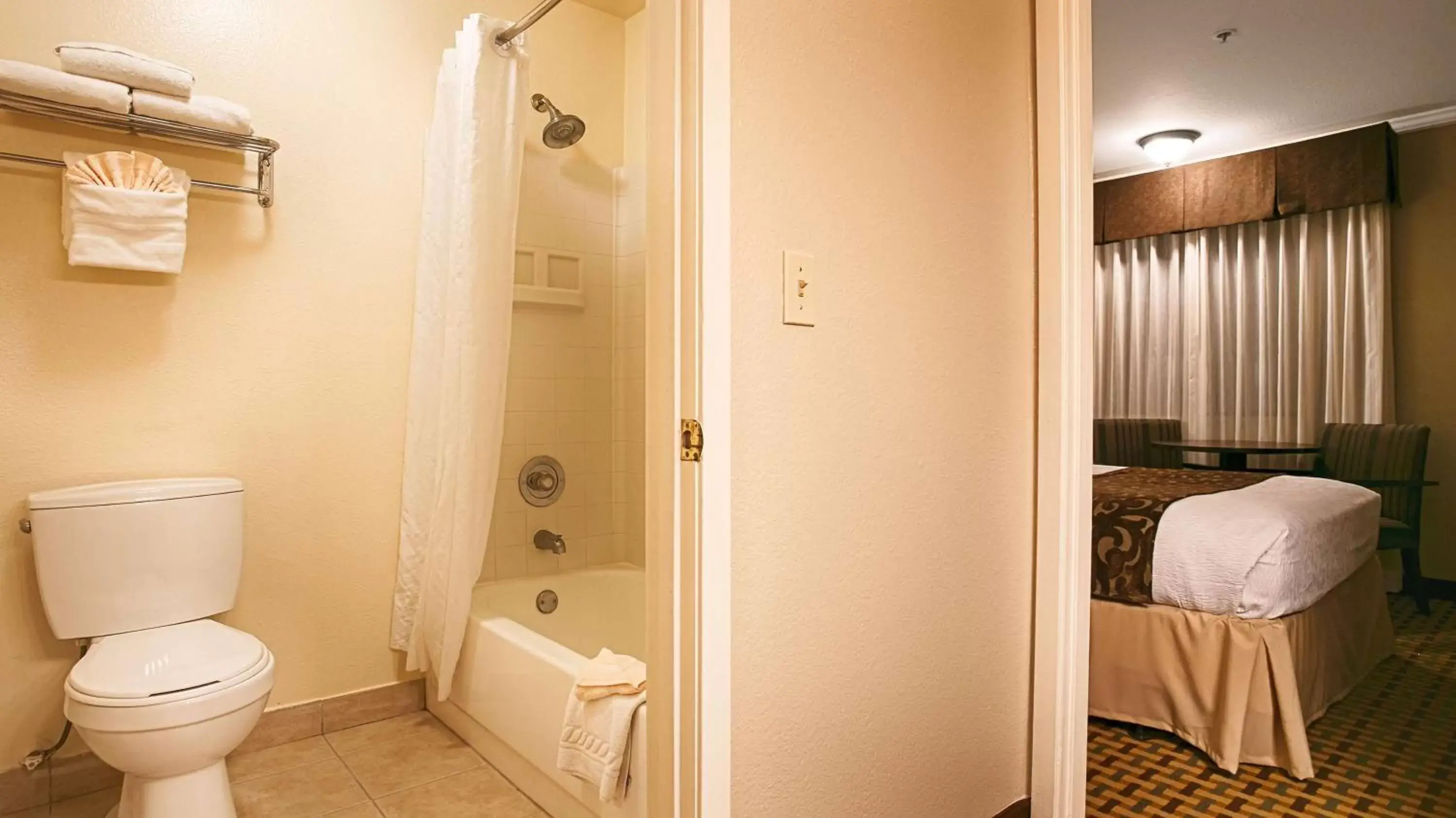 Shower in Best Western Plus Orchid Hotel & Suites