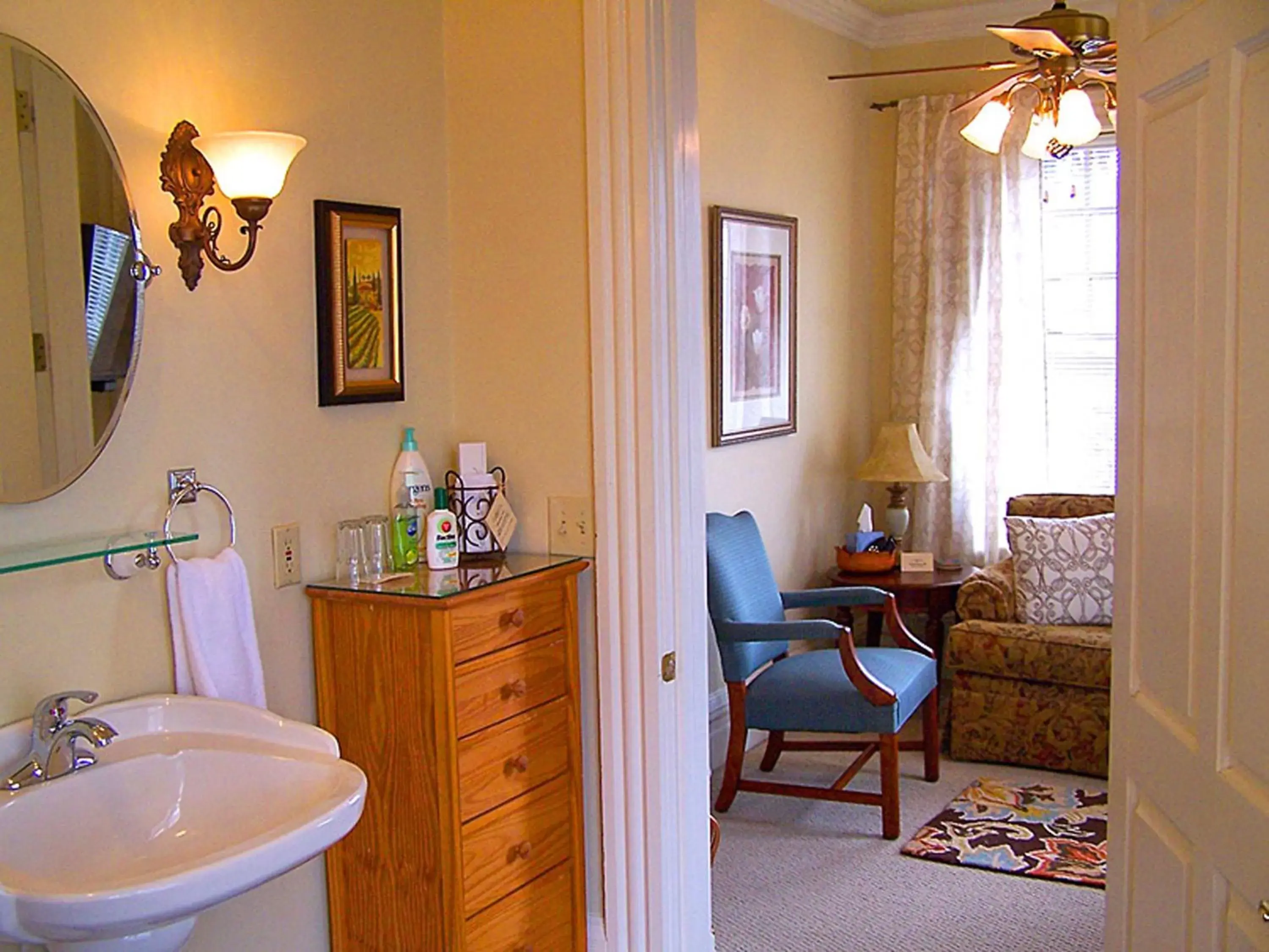 Toilet, Bathroom in Lyndon House Bed & Breakfast