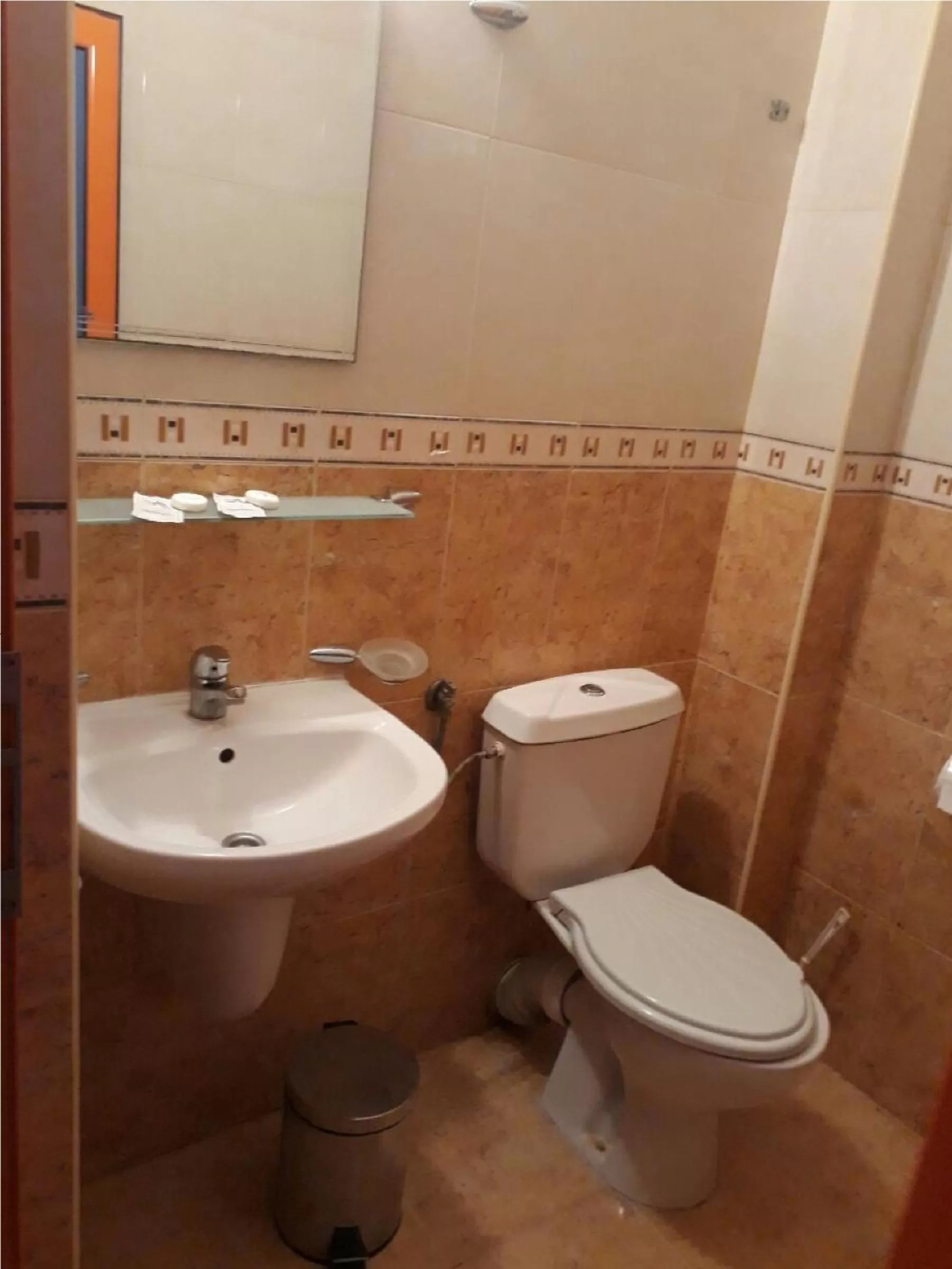 Toilet in Family Hotel Jemelly