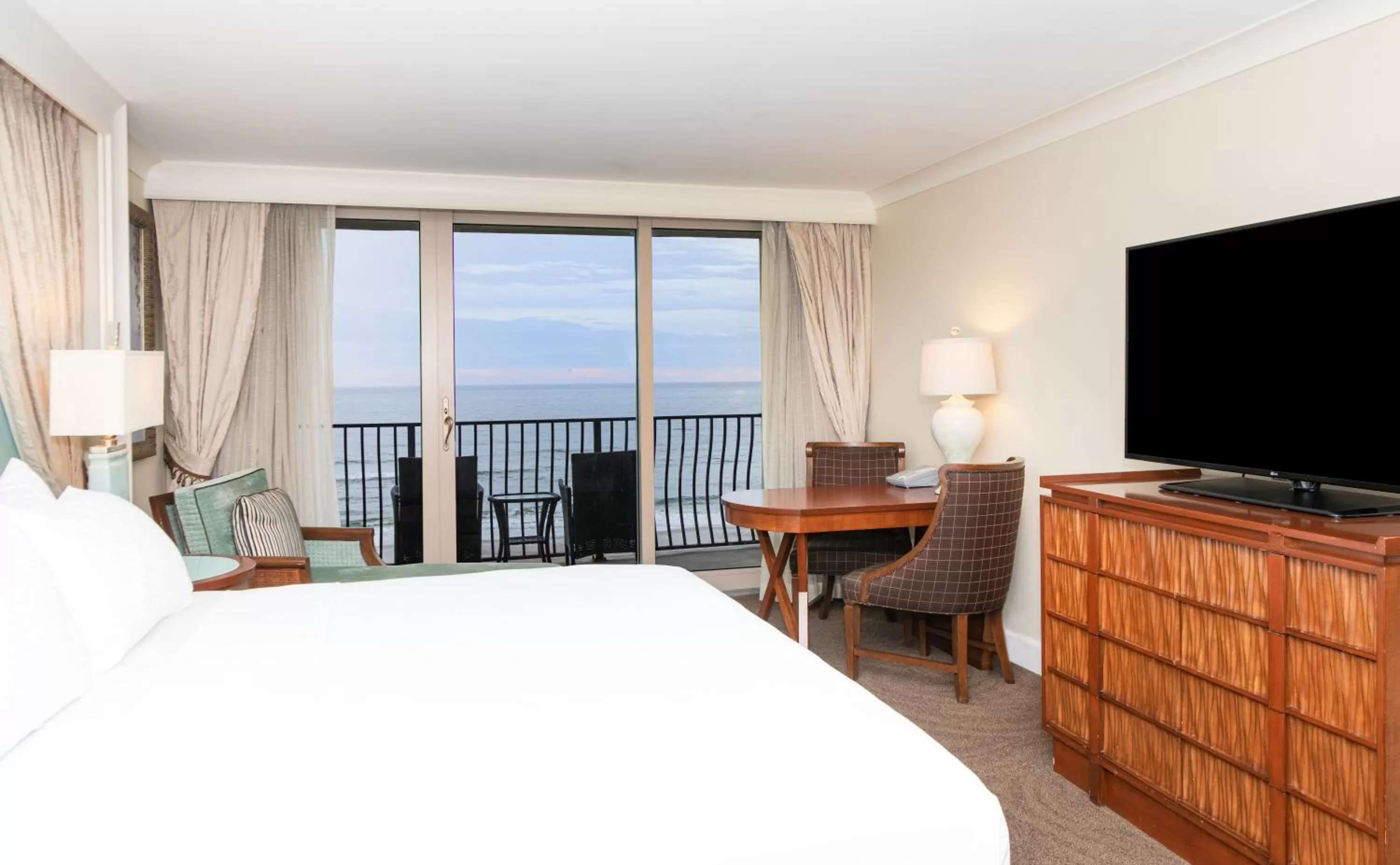 Photo of the whole room, Bed in One Ocean Resort and Spa