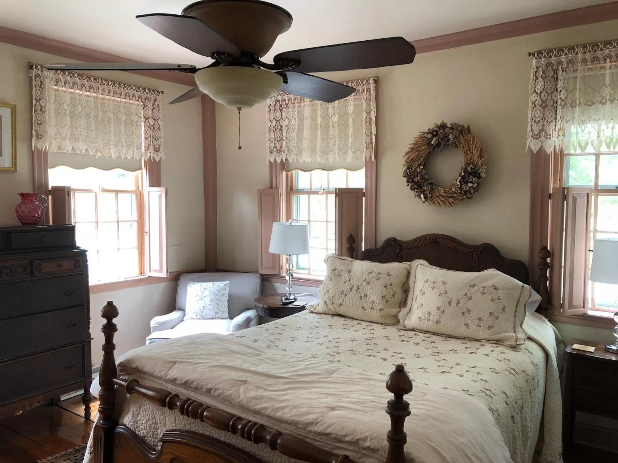 Bed in William's Grant Inn Bed and Breakfast