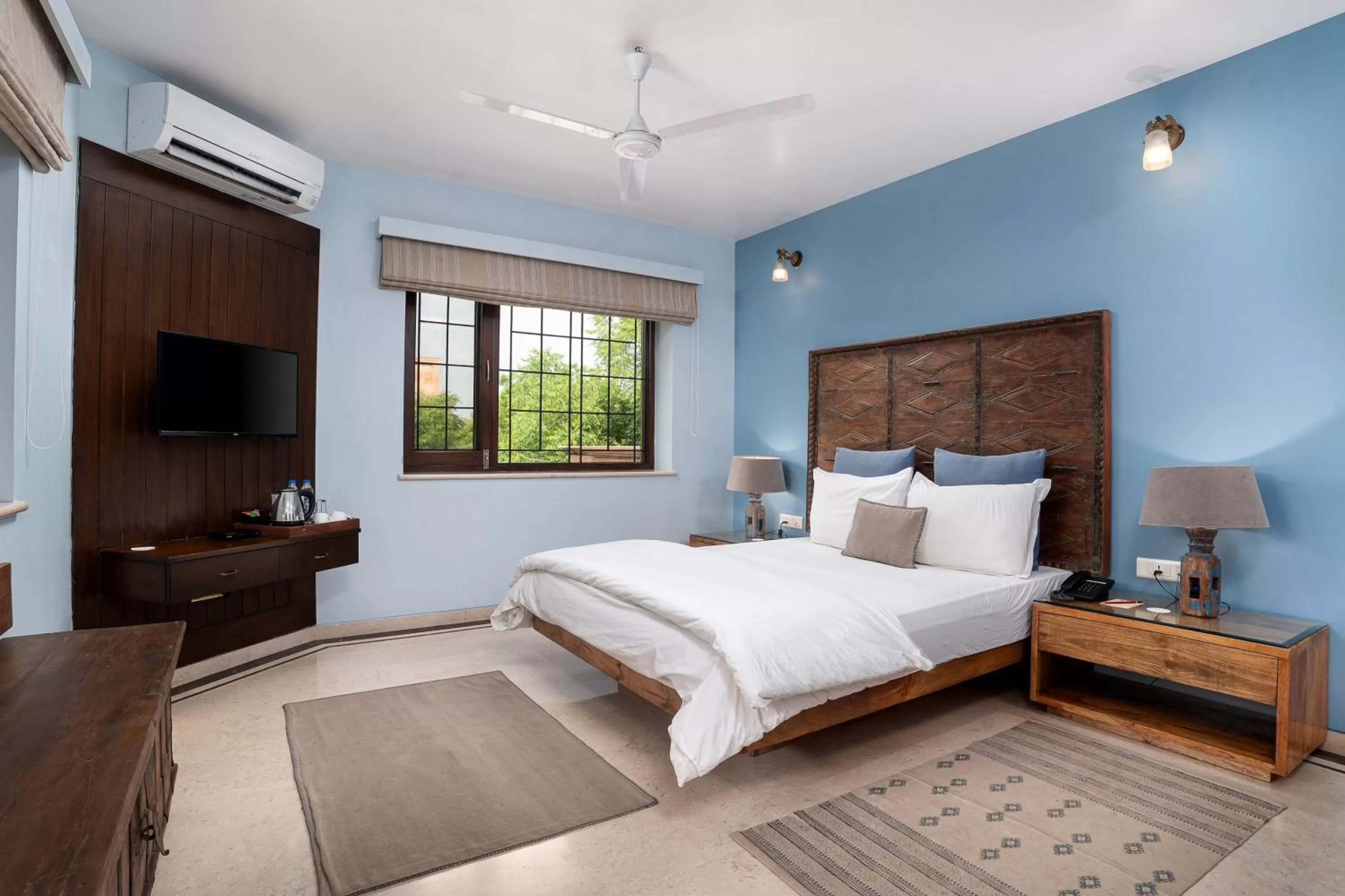 Bed in The Almond Tree