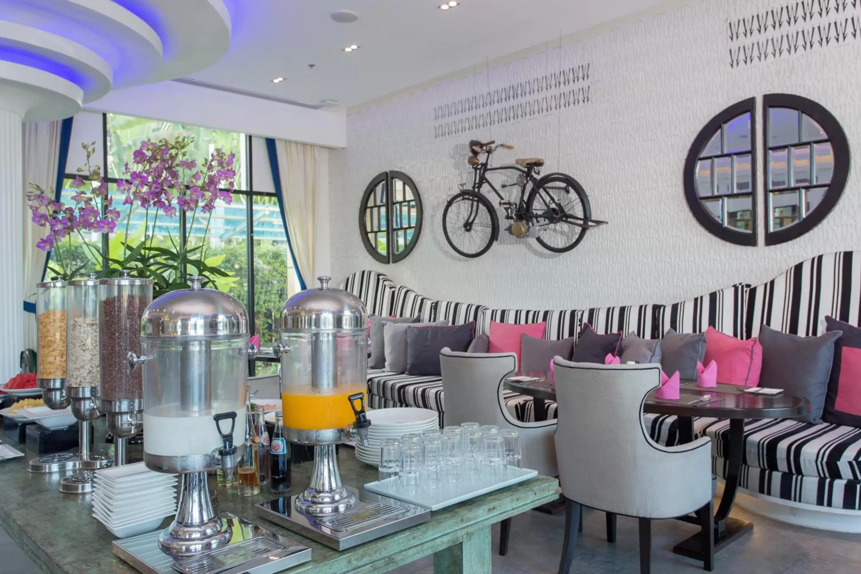 Breakfast, Restaurant/Places to Eat in Wave Hotel Pattaya