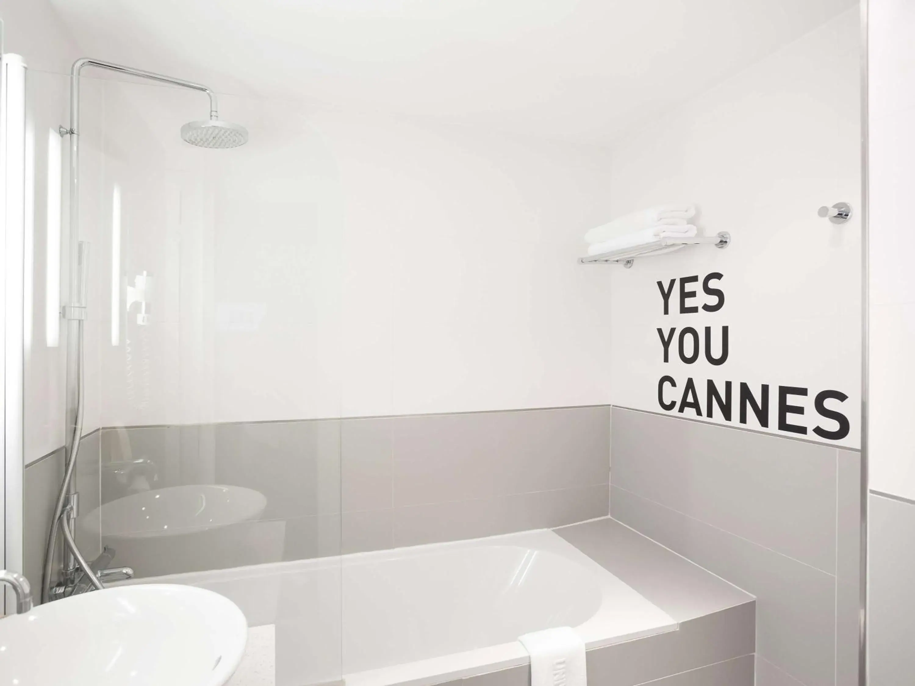 Photo of the whole room, Bathroom in Cannes Center Univers Hotel (future Mercure)