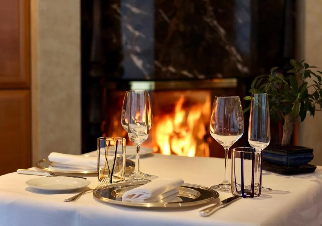 Restaurant/places to eat in Poli Hotel