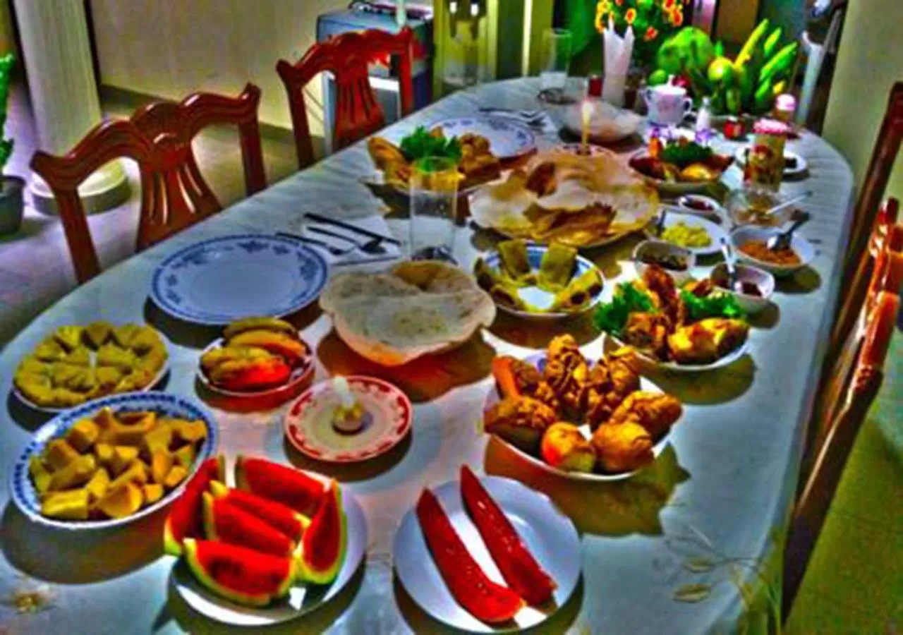 Breakfast in Airport A4 Transit Hub - Eco Chalets