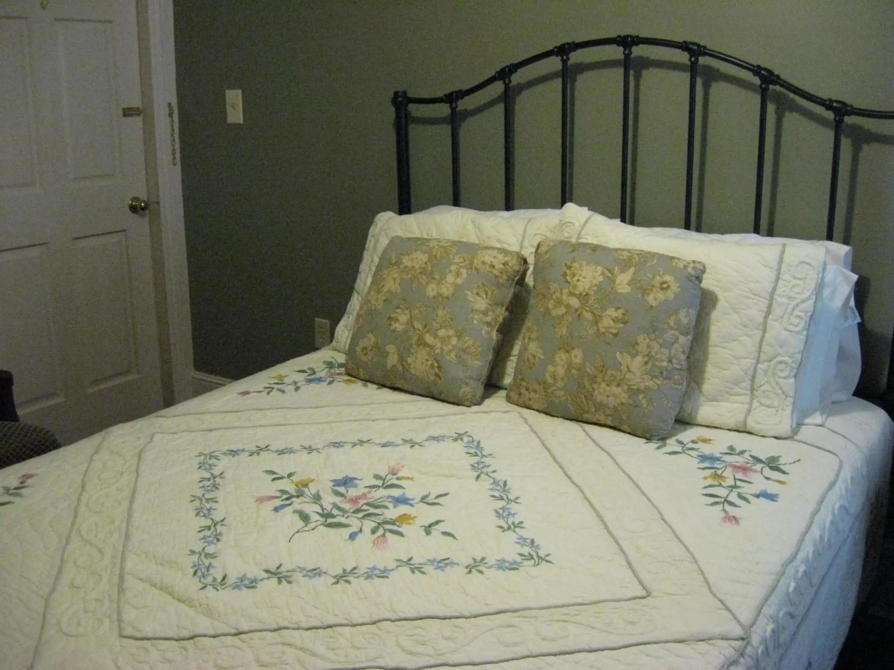 Bedroom, Bed in Bayberry House Bed and Breakfast