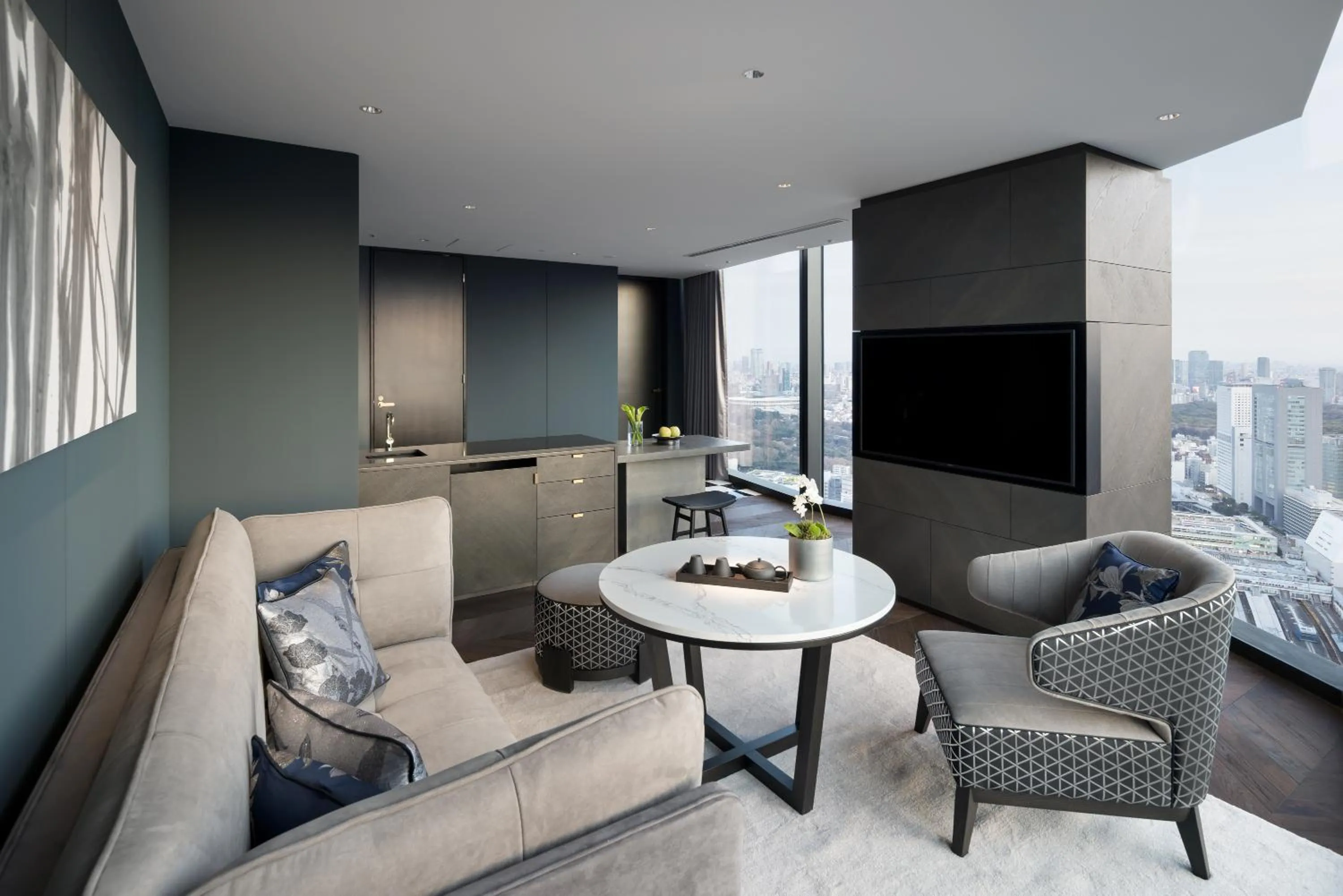 Living room in BELLUSTAR TOKYO, A Pan Pacific Hotel