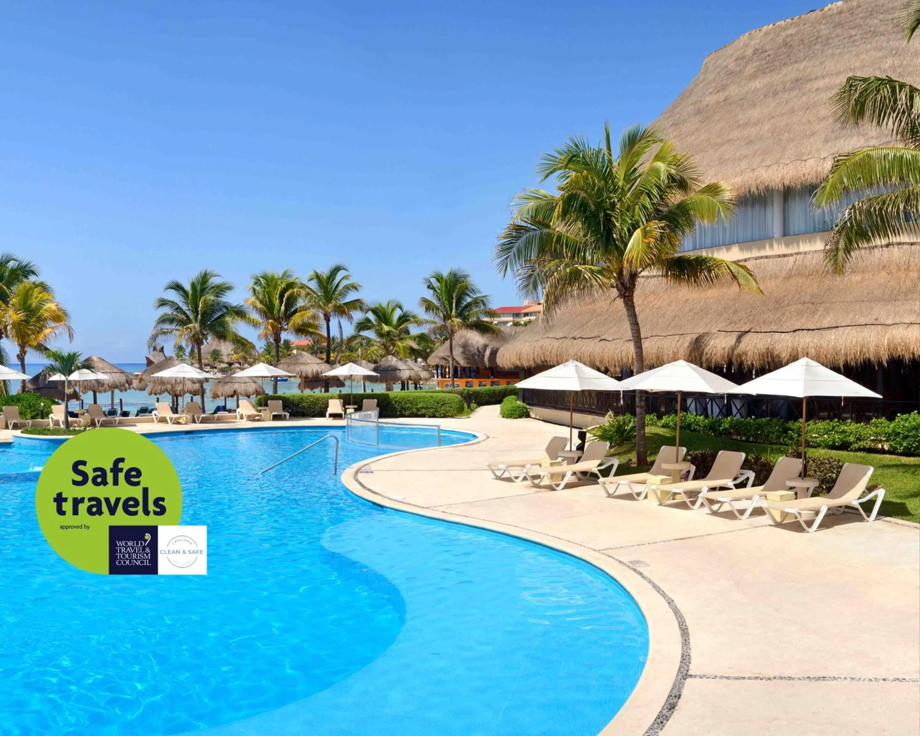 Swimming pool in Catalonia Riviera Maya Resort & Spa- All Inclusive