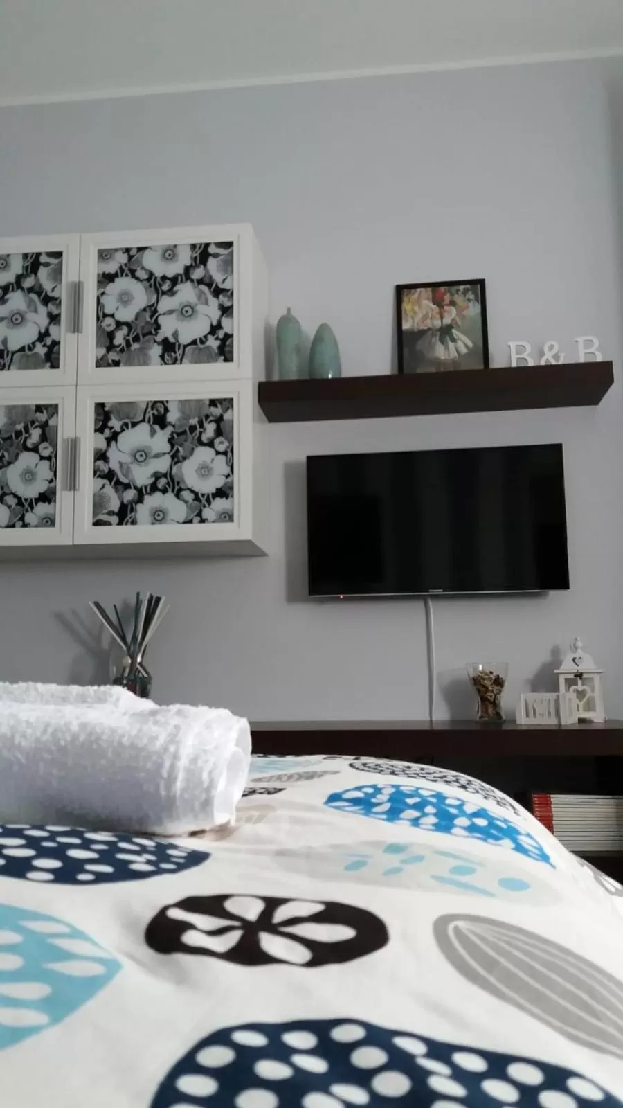 TV and multimedia, Bed in B&B A casa dell'artista