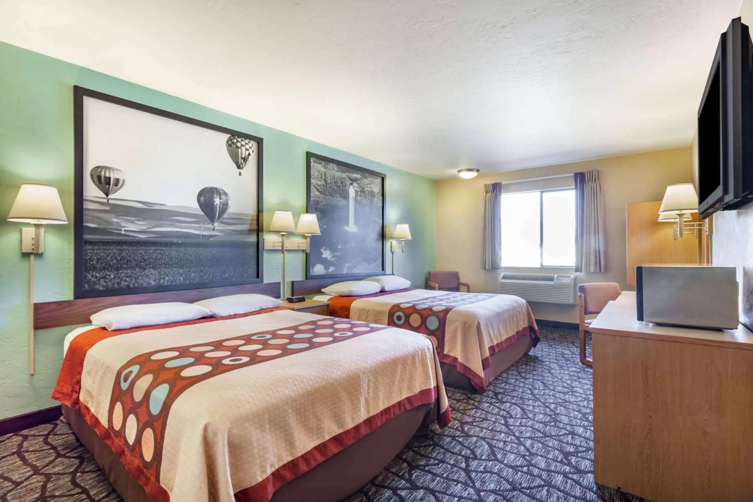Photo of the whole room, Bed in Super 8 by Wyndham Union Gap Yakima Area