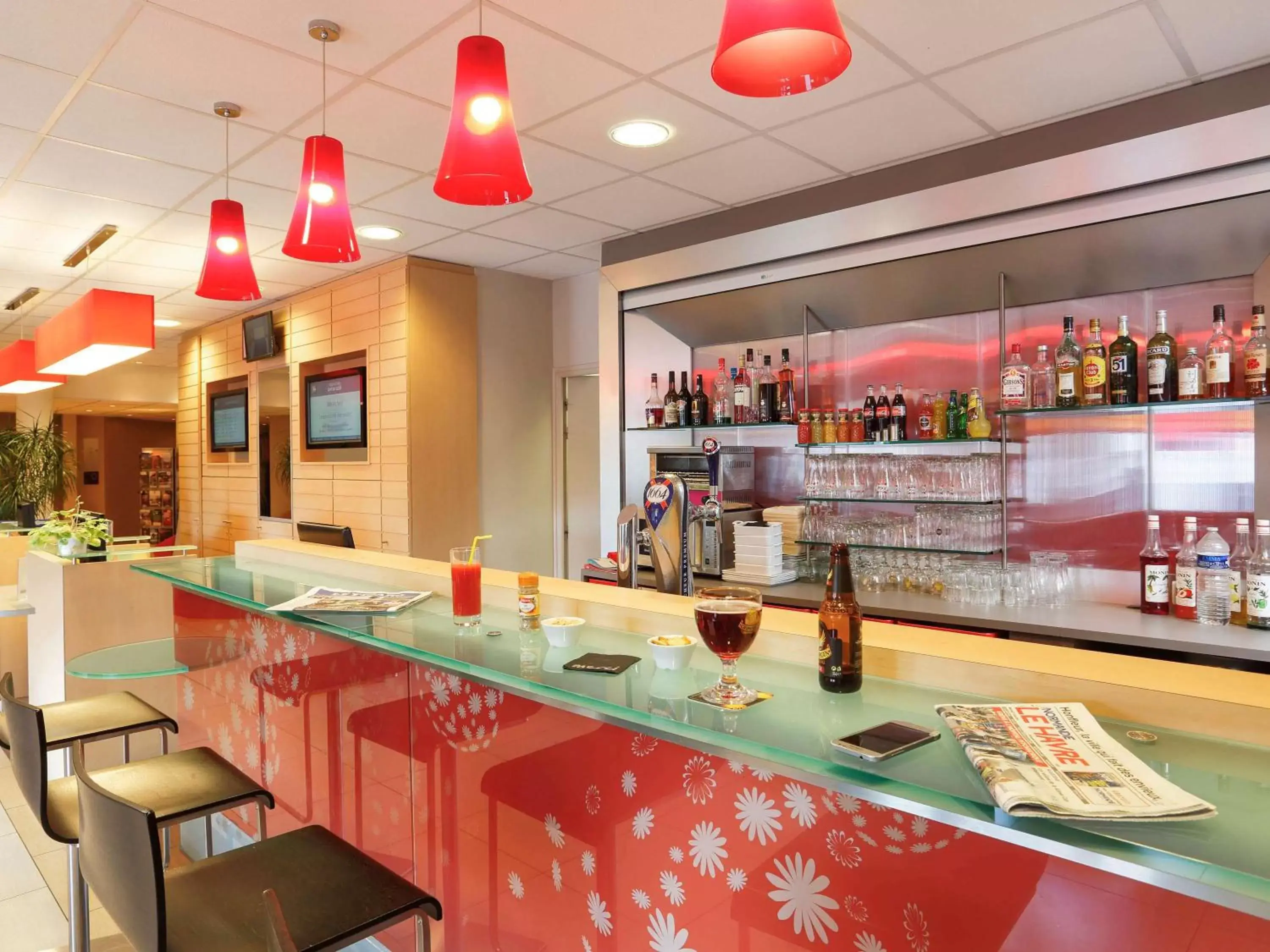 Lounge or bar, Lounge/Bar in Ibis Le Havre Sud Harfleur