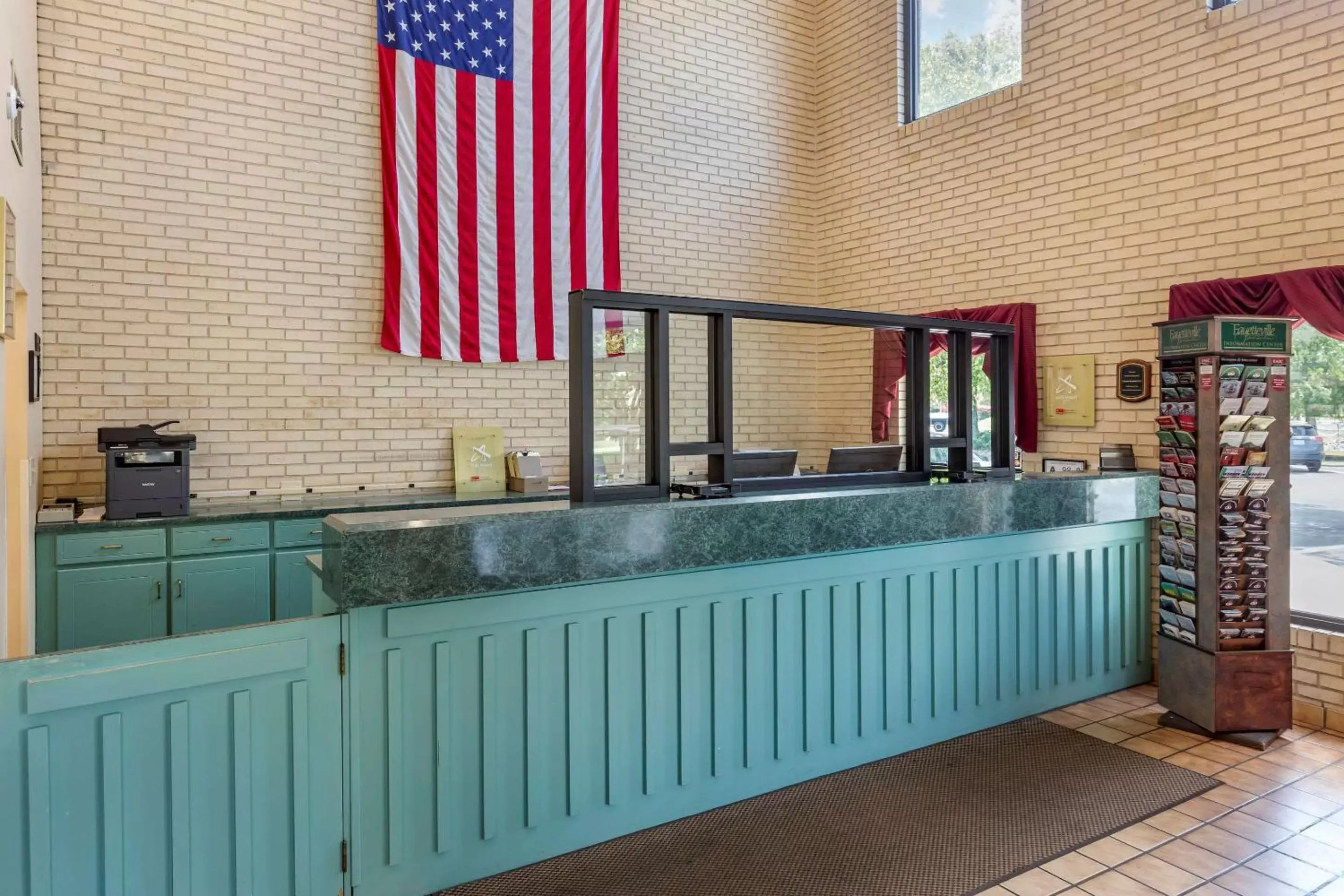 Lobby or reception, Kitchen/Kitchenette in Econo Lodge Fayetteville