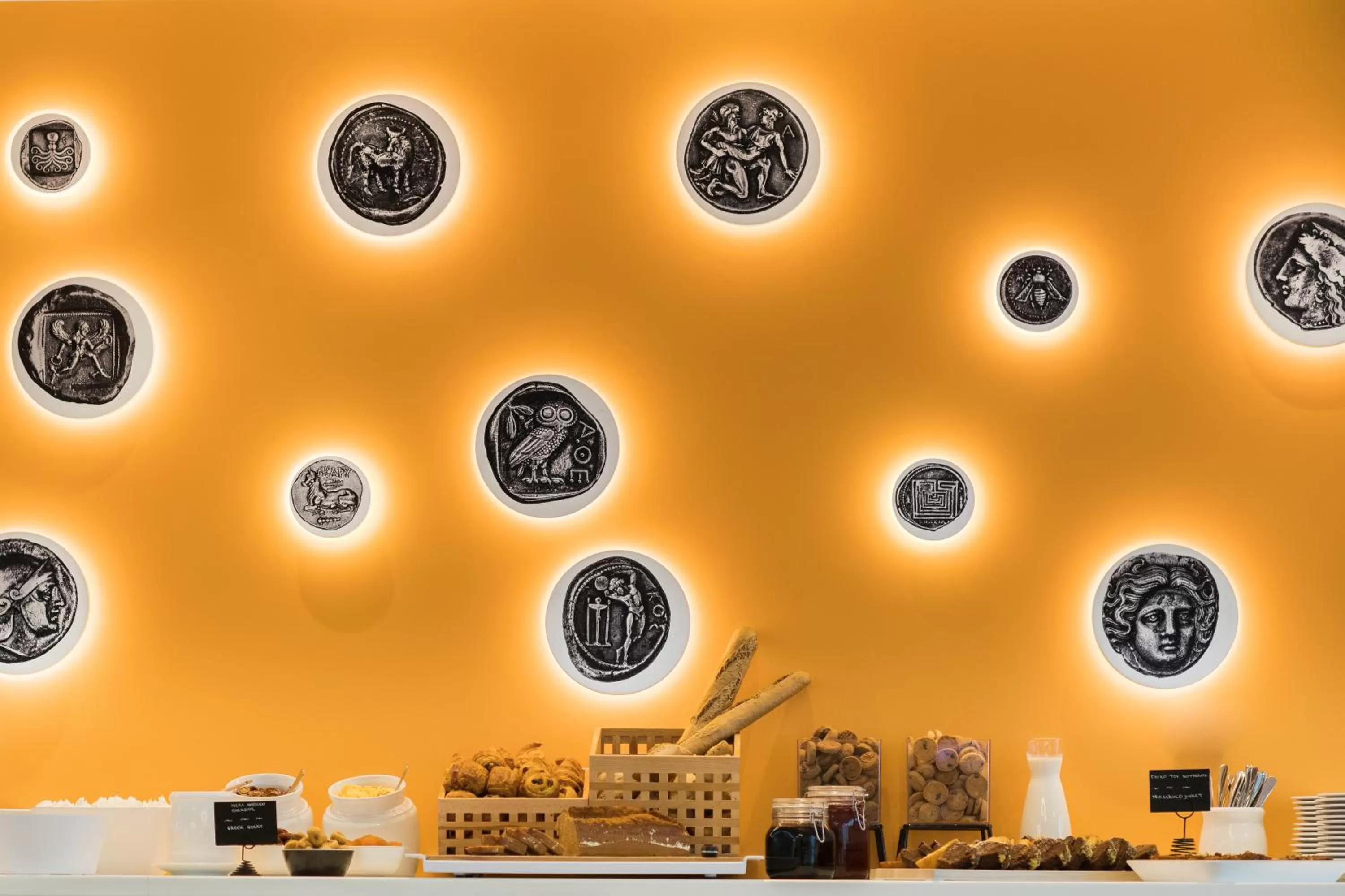 Restaurant/places to eat in ibis Styles Athens Routes