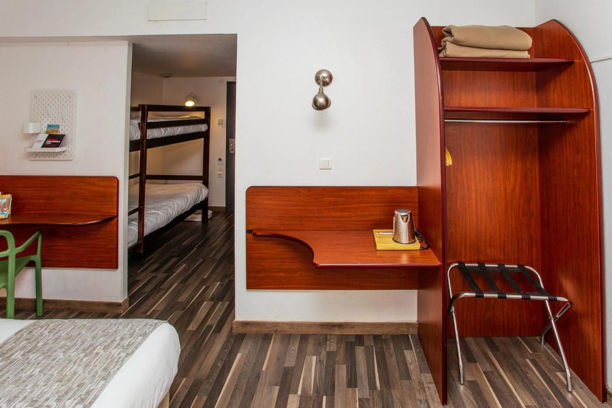 Photo of the whole room, Bed in Sporting House Hôtel