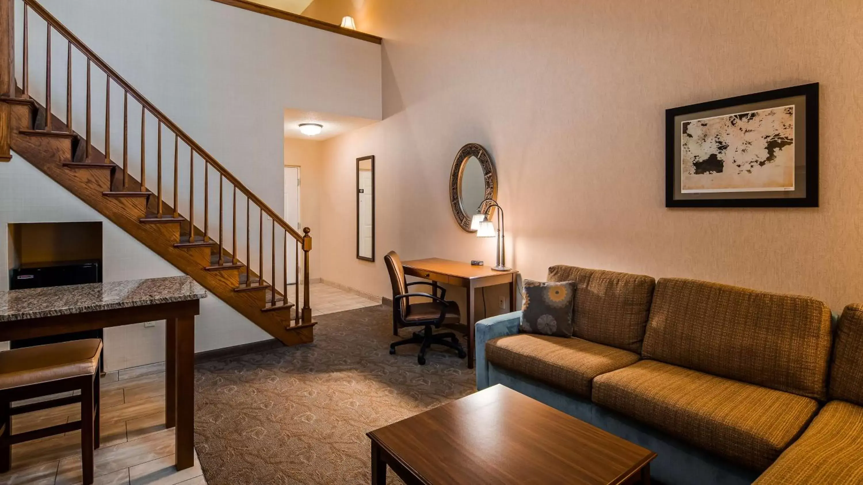 Photo of the whole room, Seating Area in Best Western Plus Country Cupboard Inn