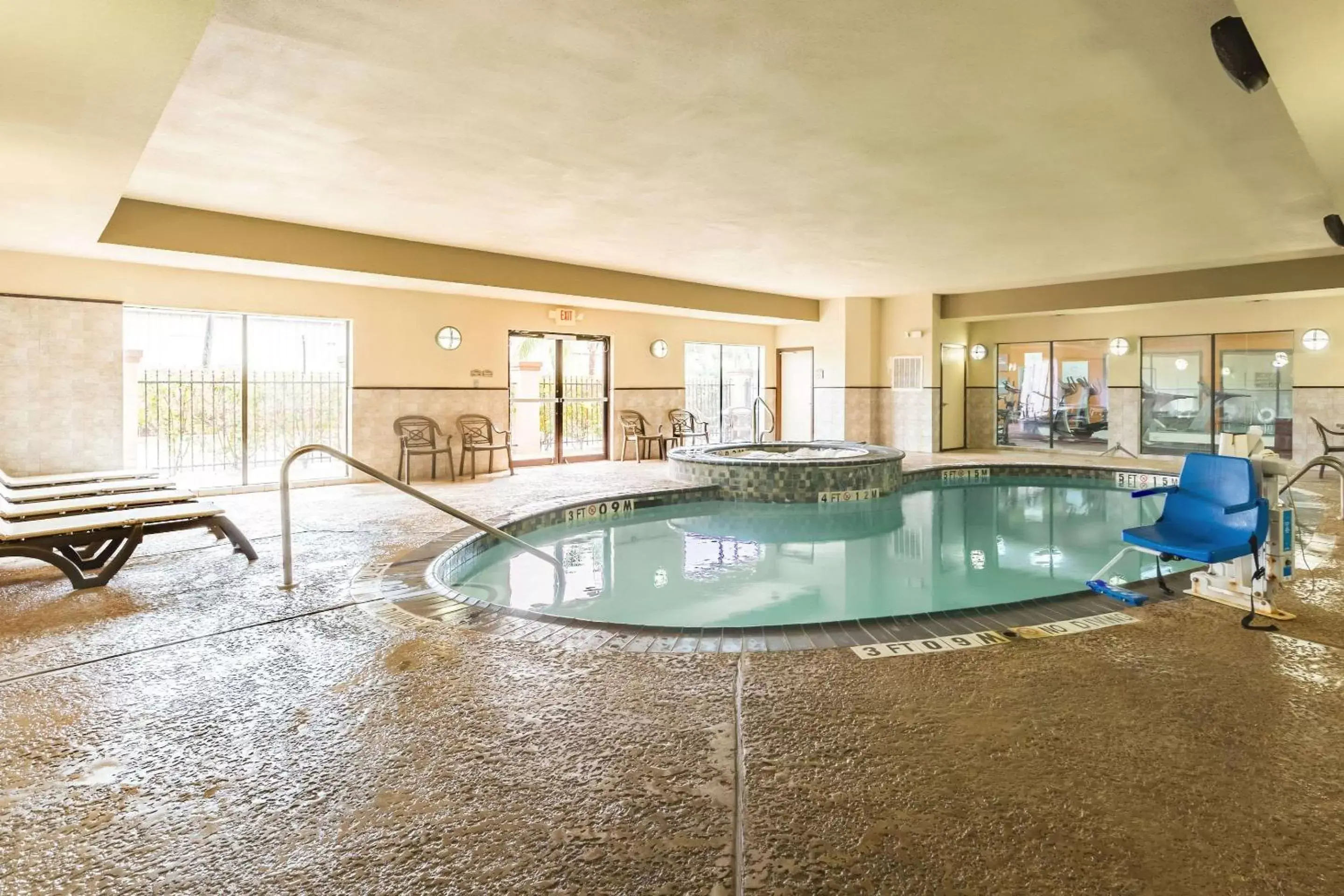 On site, Swimming Pool in Comfort Suites Beaumont I-10