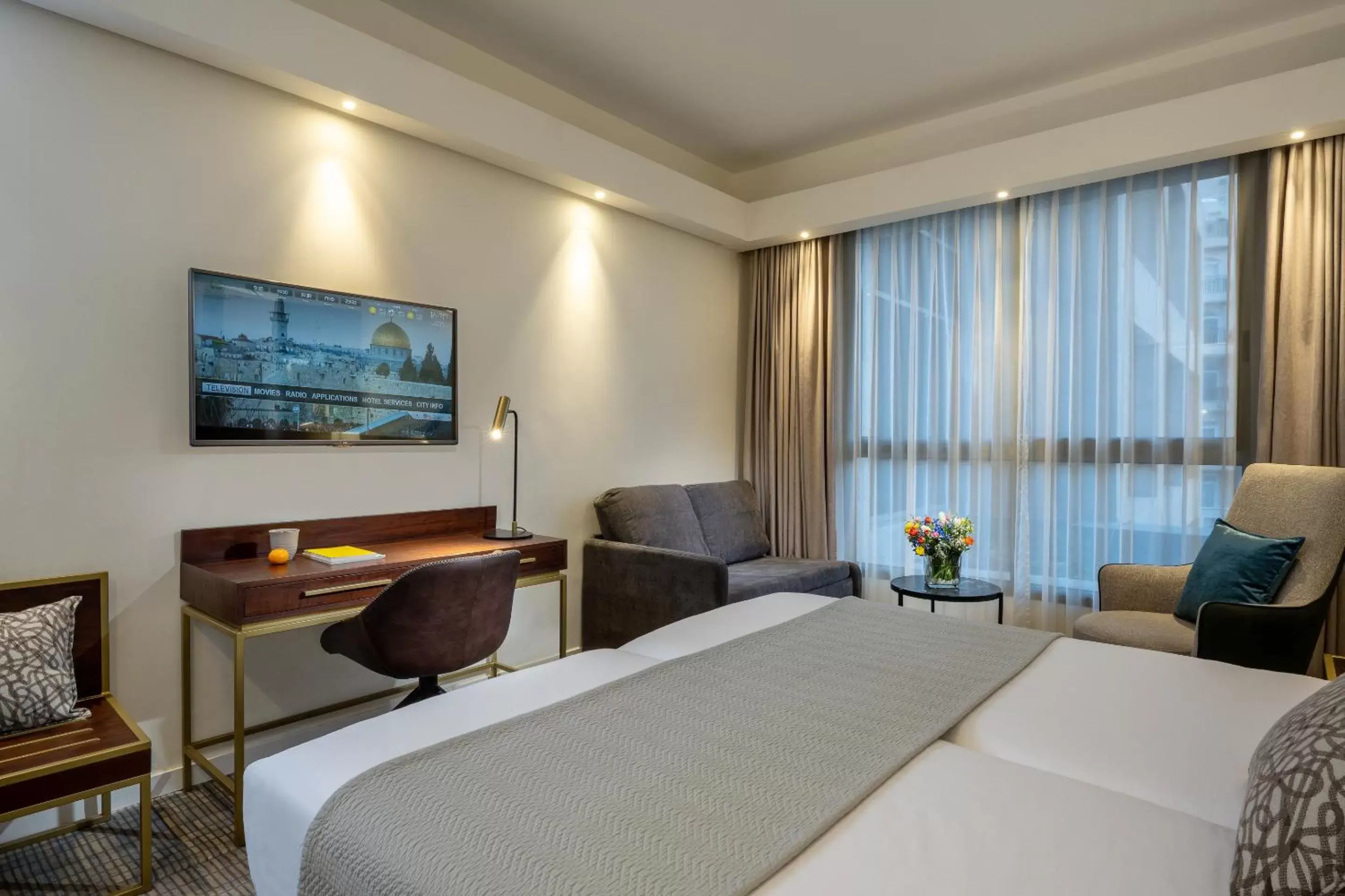 Bed, TV/Entertainment Center in Olive Tree Hotel