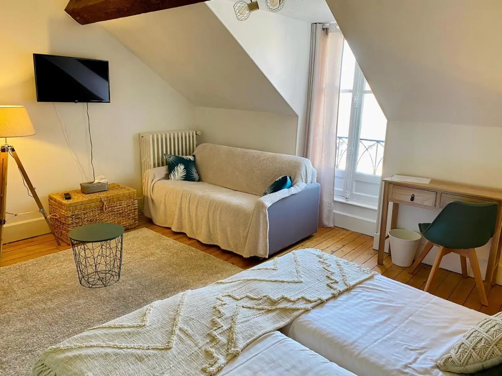 Location, Seating Area in Logis Hotel La Tourelle du Beffroi