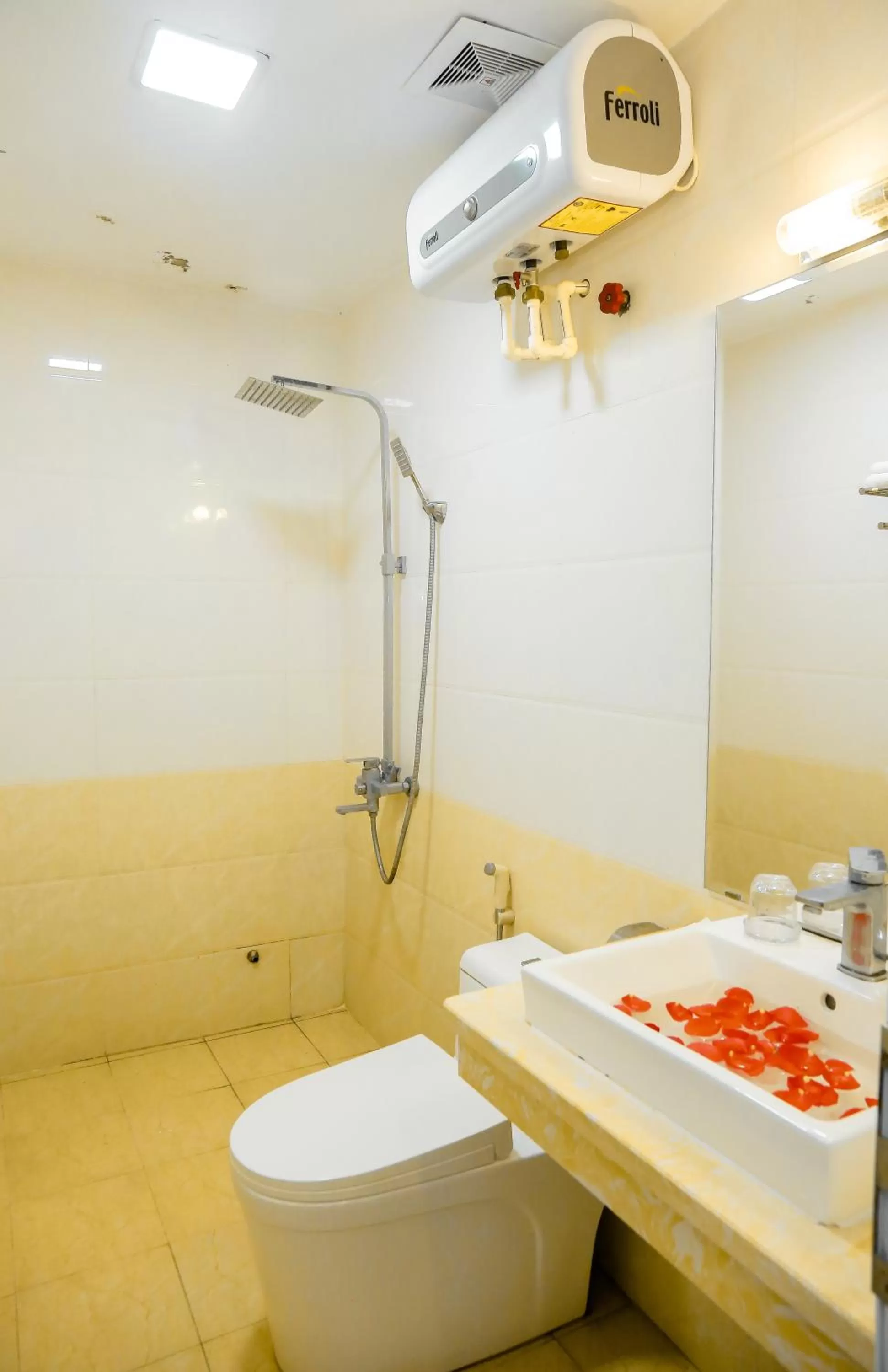 Superior Triple Room in Aloha Hotel