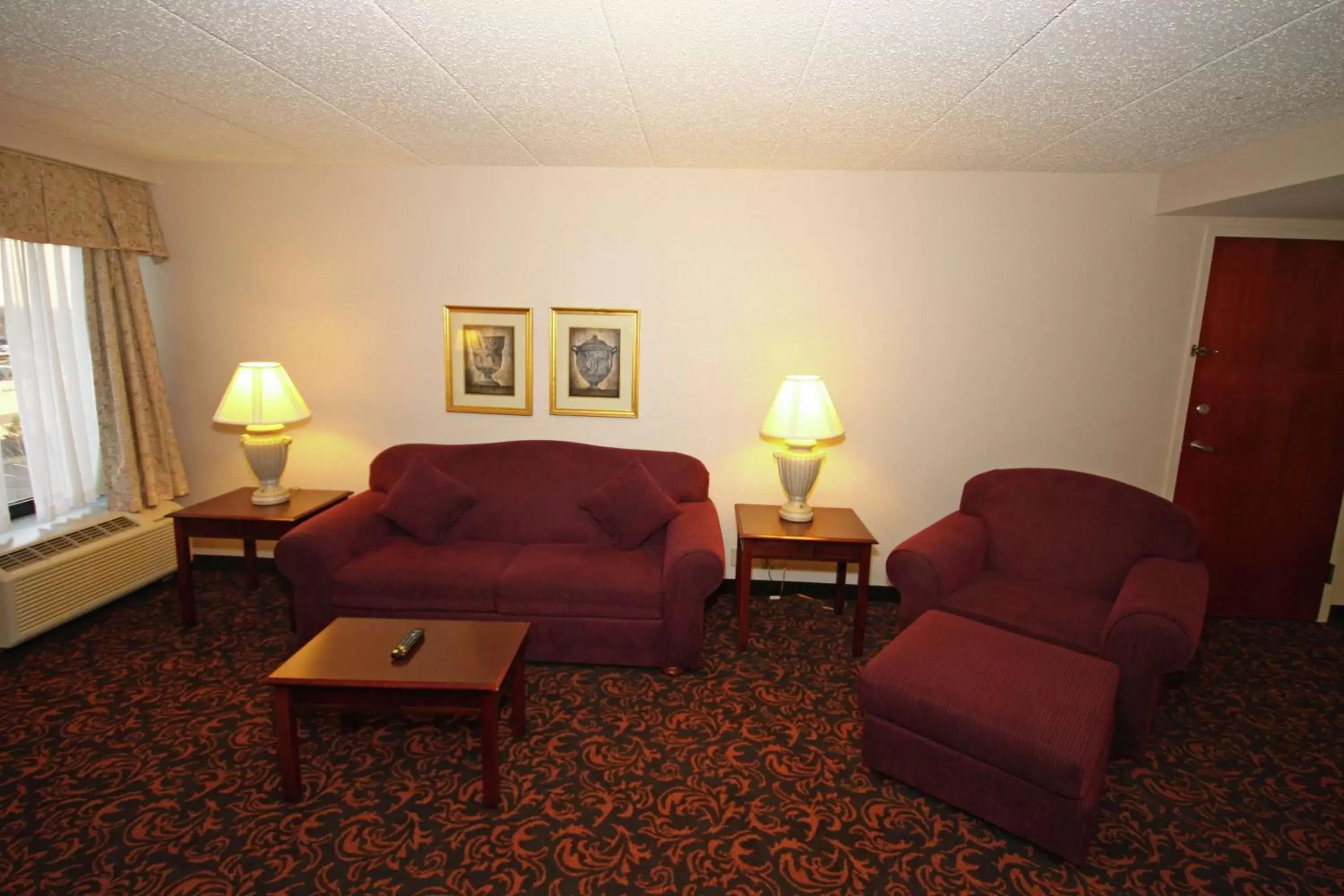 Living room, Seating Area in Hampton Inn Woodbridge