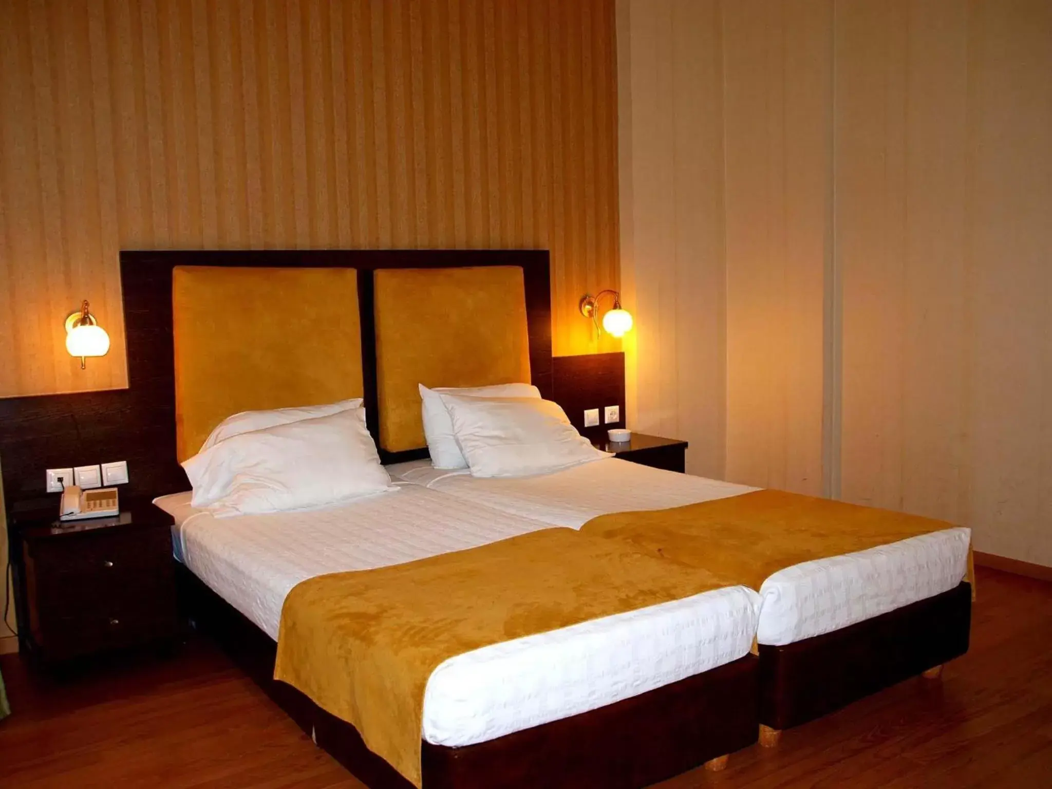 Photo of the whole room, Bed in Delphi Art Hotel