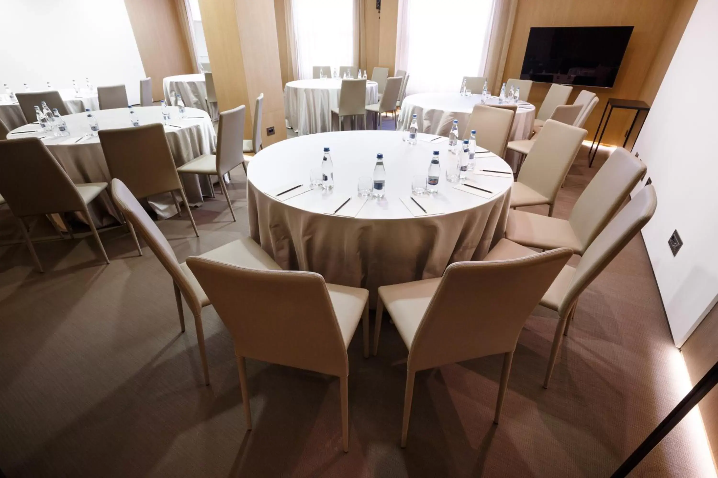 Business facilities, Restaurant/Places to Eat in BERDS Chisinau Mgallery Hotel Collection