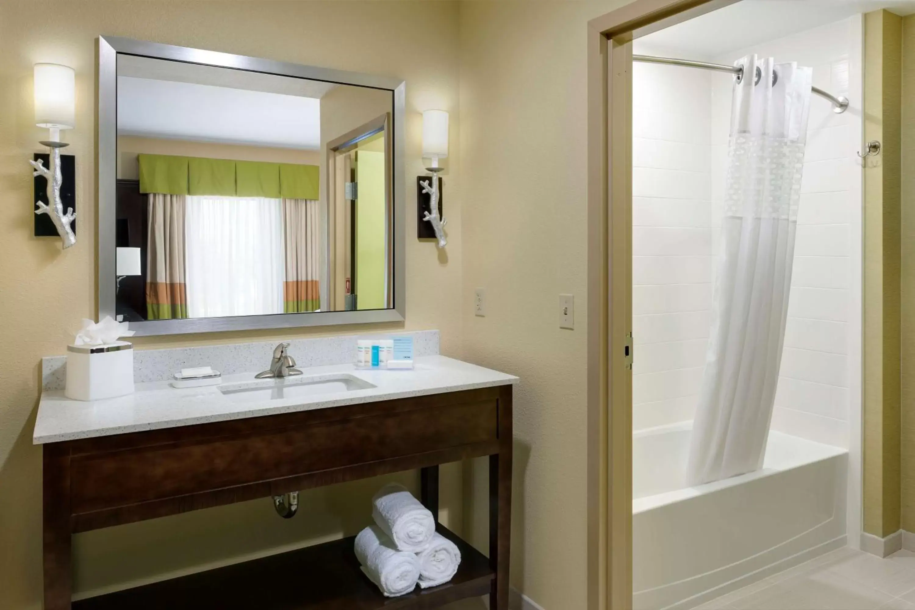 Bathroom in Hampton Inn & Suites Williamsport - Faxon Exit