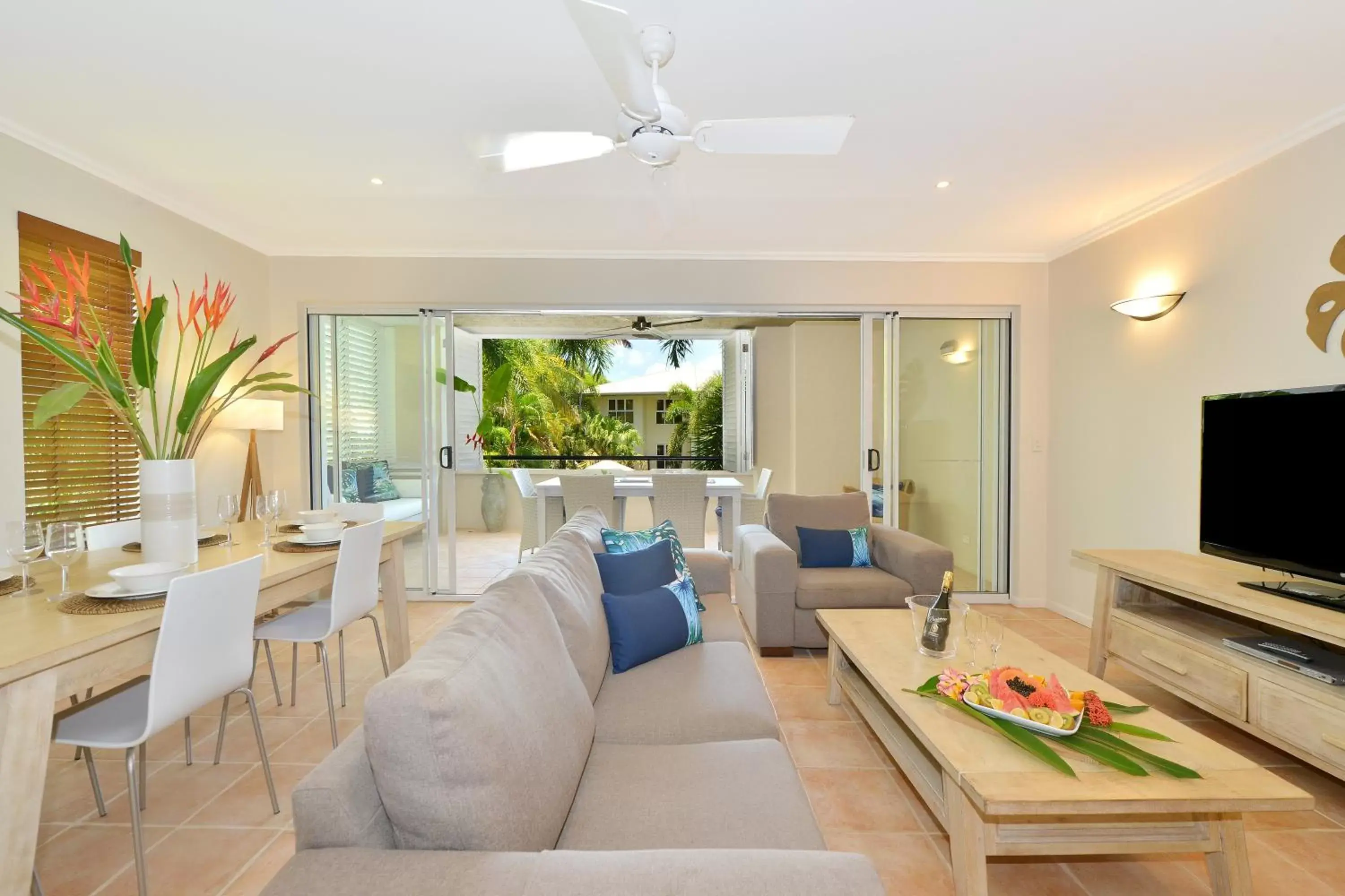 TV and multimedia, Seating Area in Cayman Villas Port Douglas