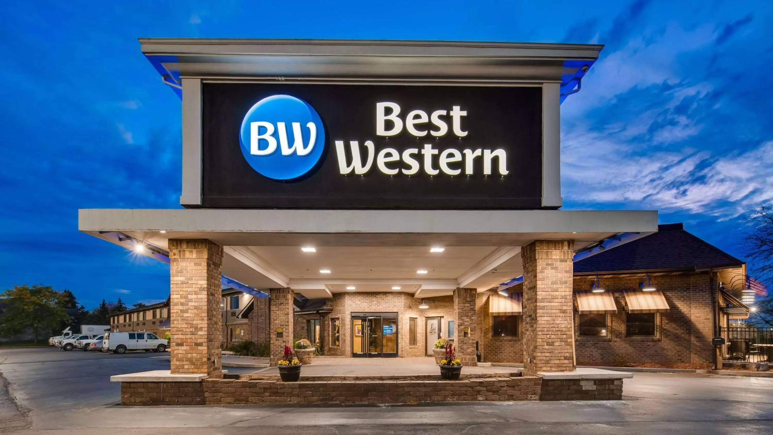 Property building in Best Western Lapeer Inn