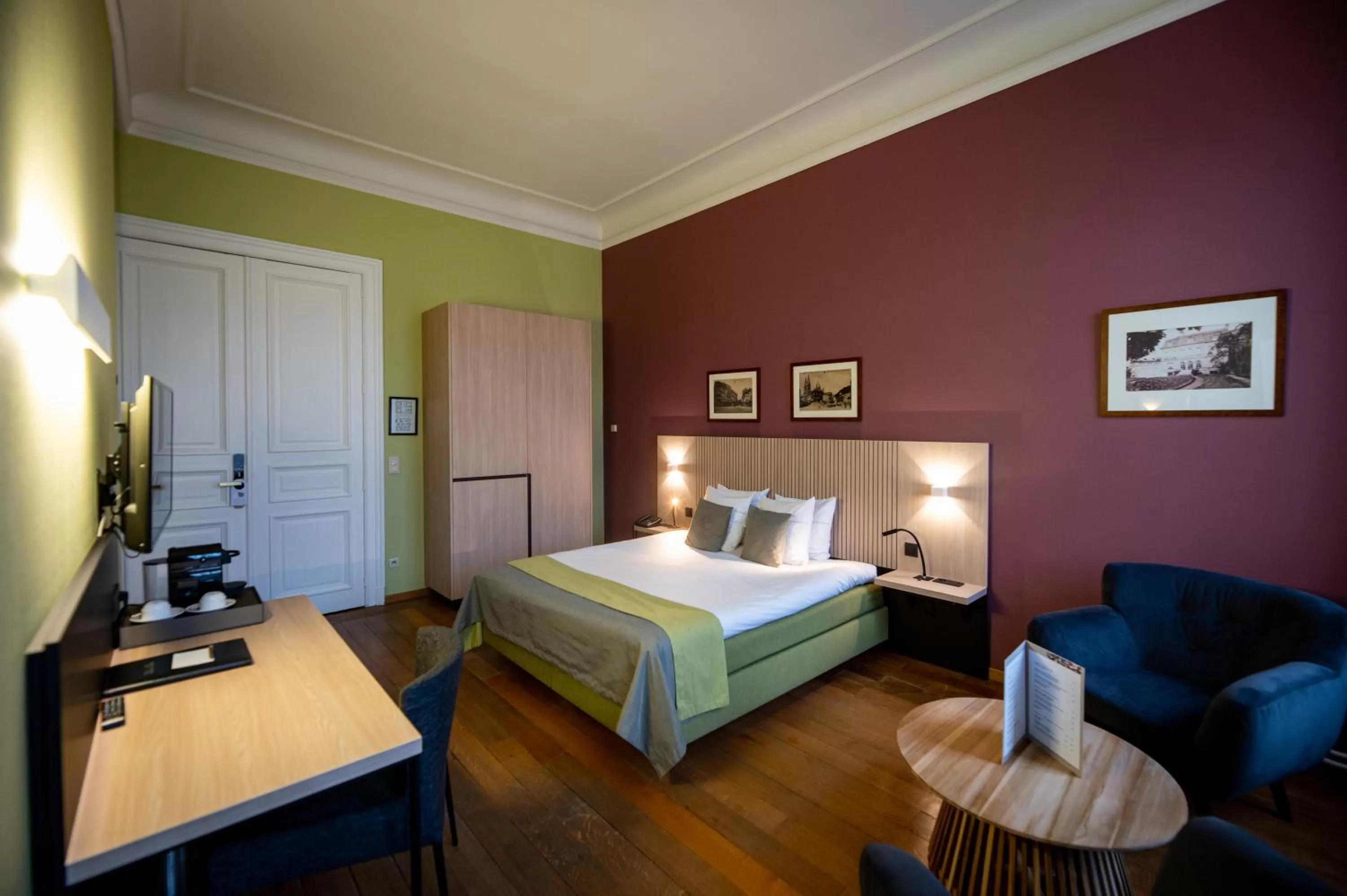 TV and multimedia, Bed in La Villa des Fleurs