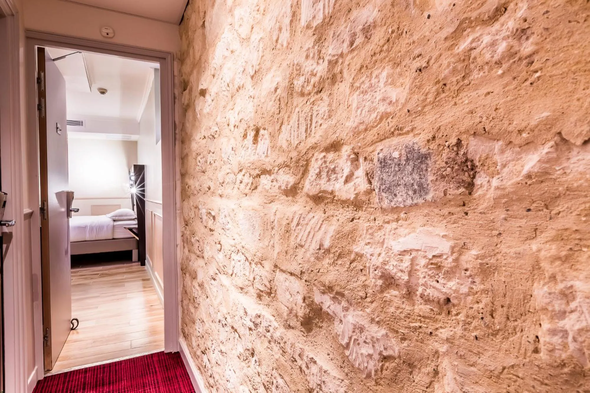 Photo of the whole room, Bed in District Republique