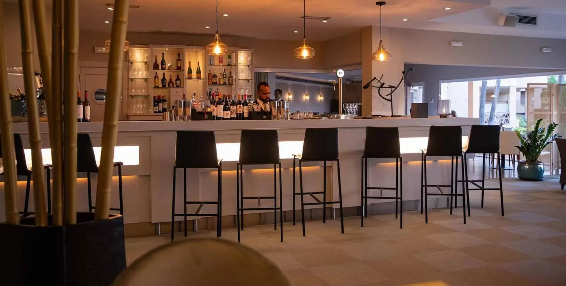Lounge/Bar in Ramada Hotel & Suites by Wyndham Costa del Sol