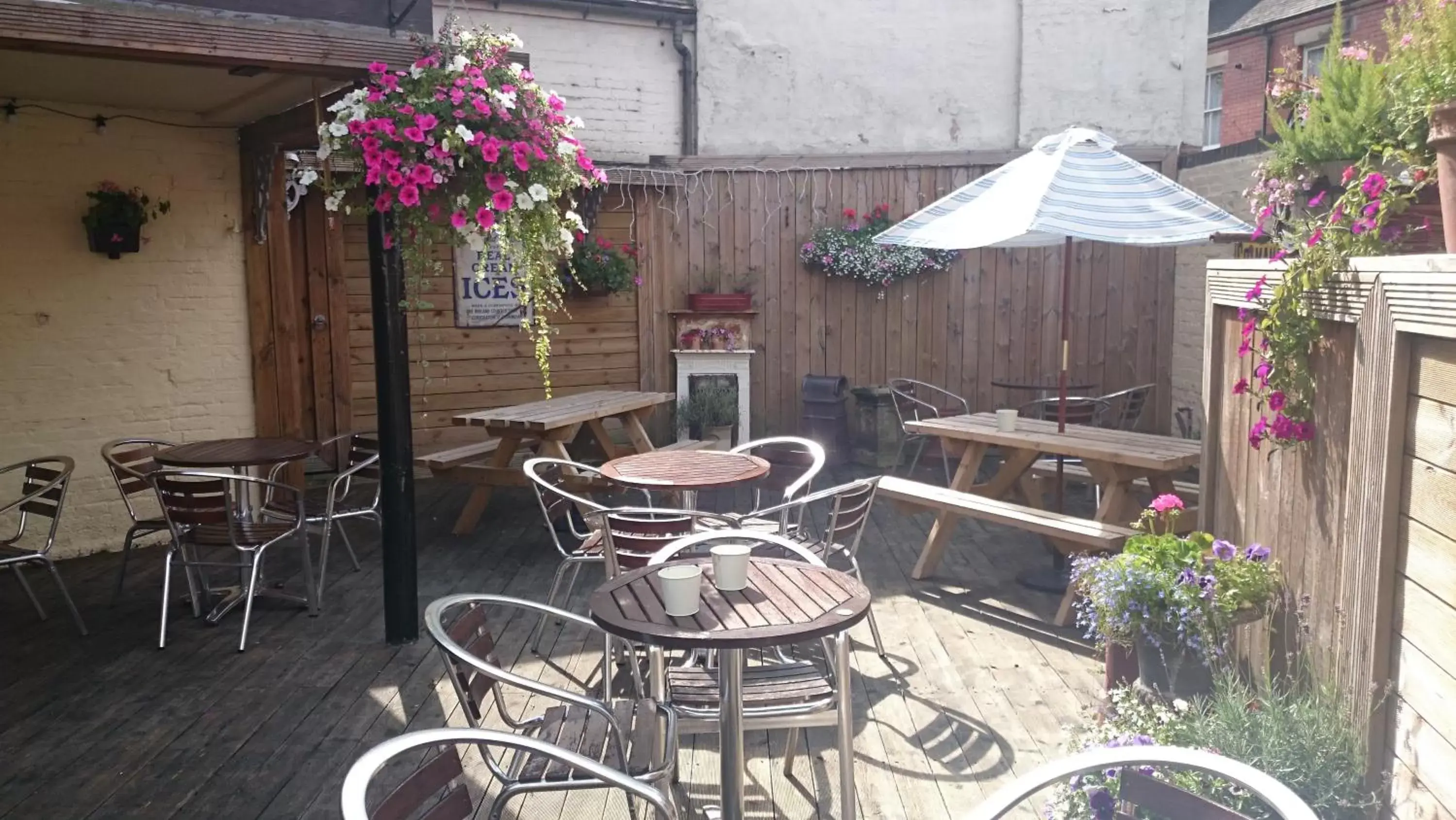 Patio, Restaurant/Places to Eat in George and Dragon Ashbourne