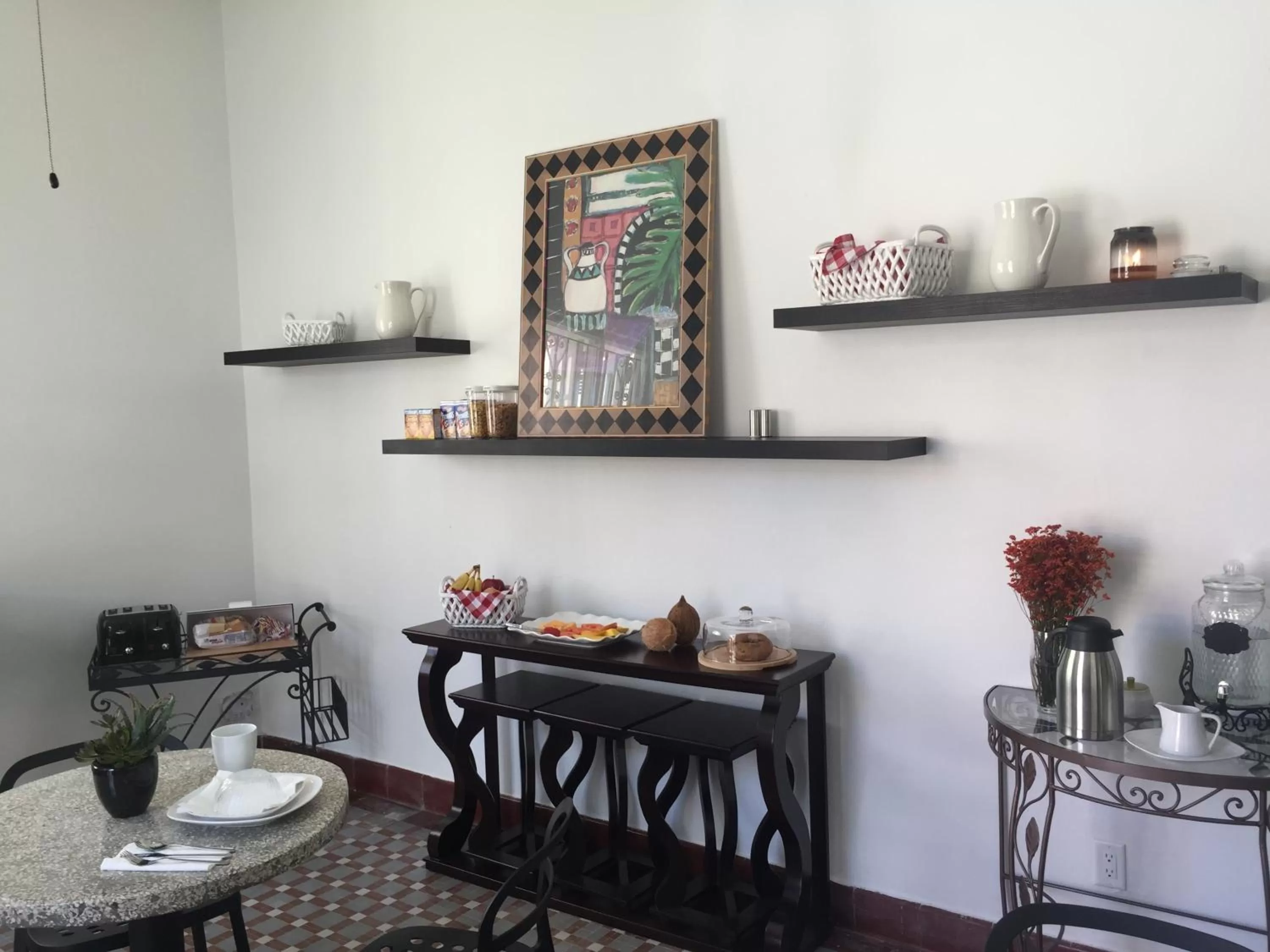 Food, Dining Area in Casa Isabel B&B