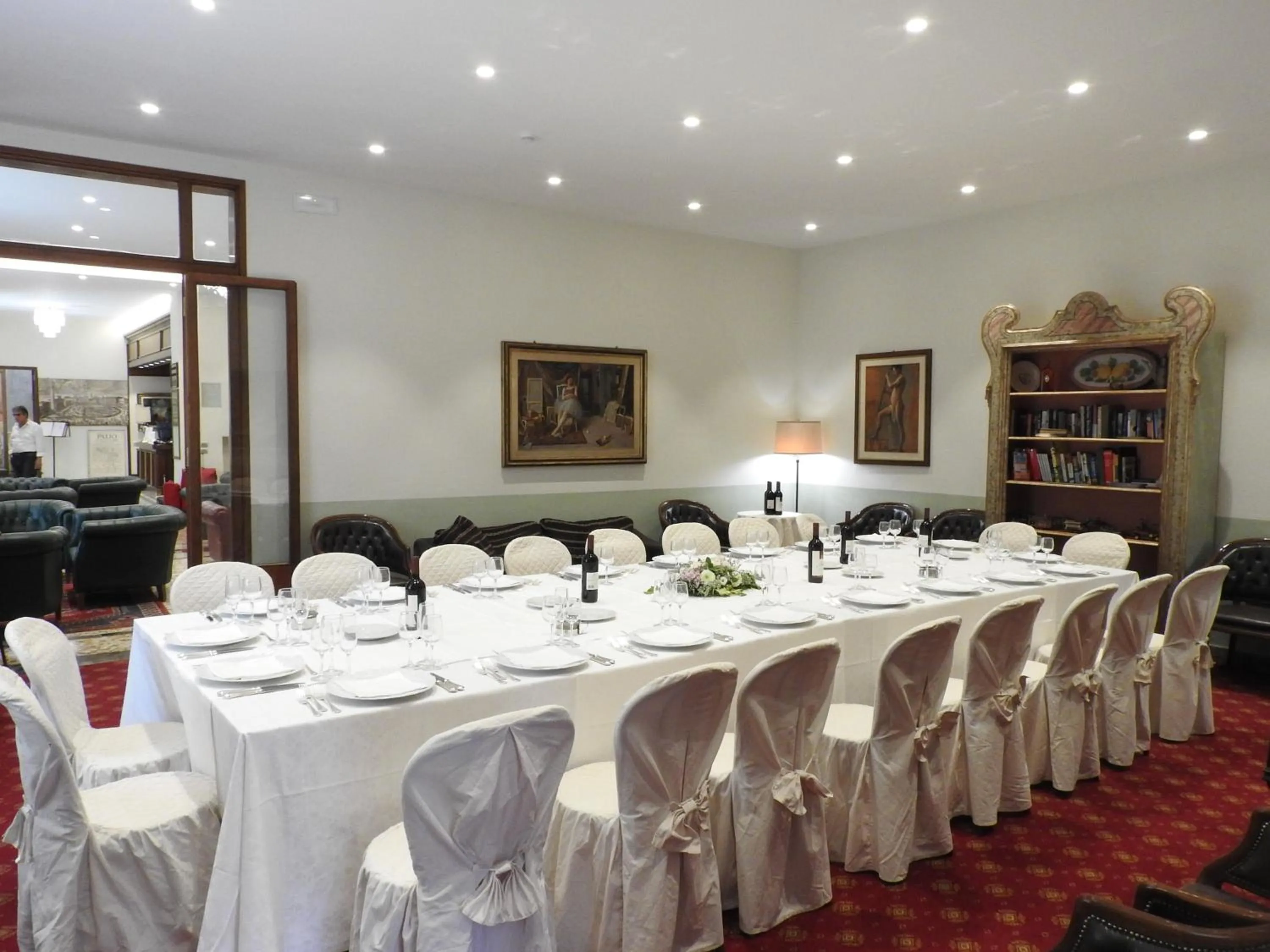 Restaurant/places to eat in Hotel Moderno