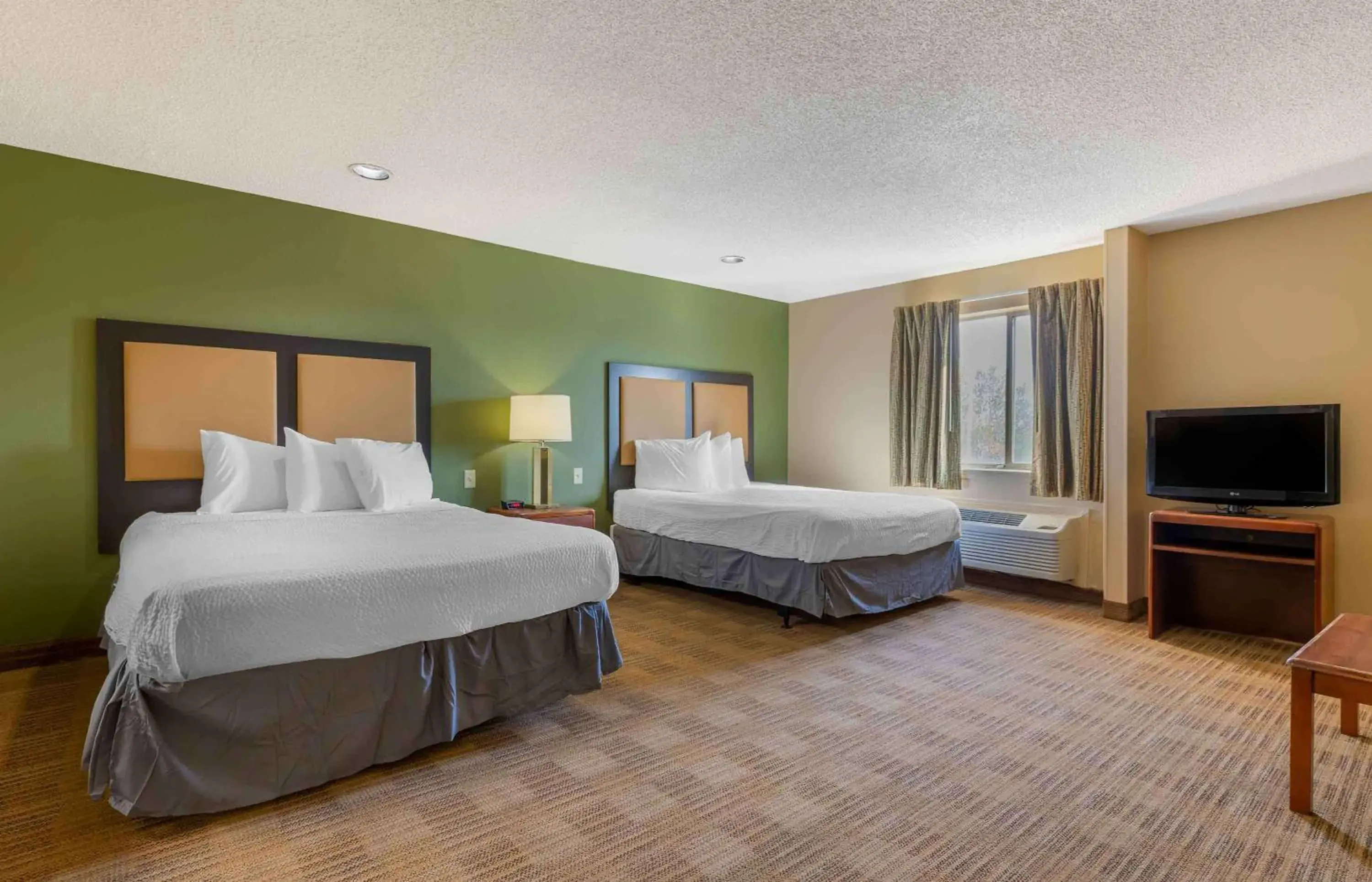 Bedroom, Bed in Extended Stay America Suites - Tulsa - Midtown