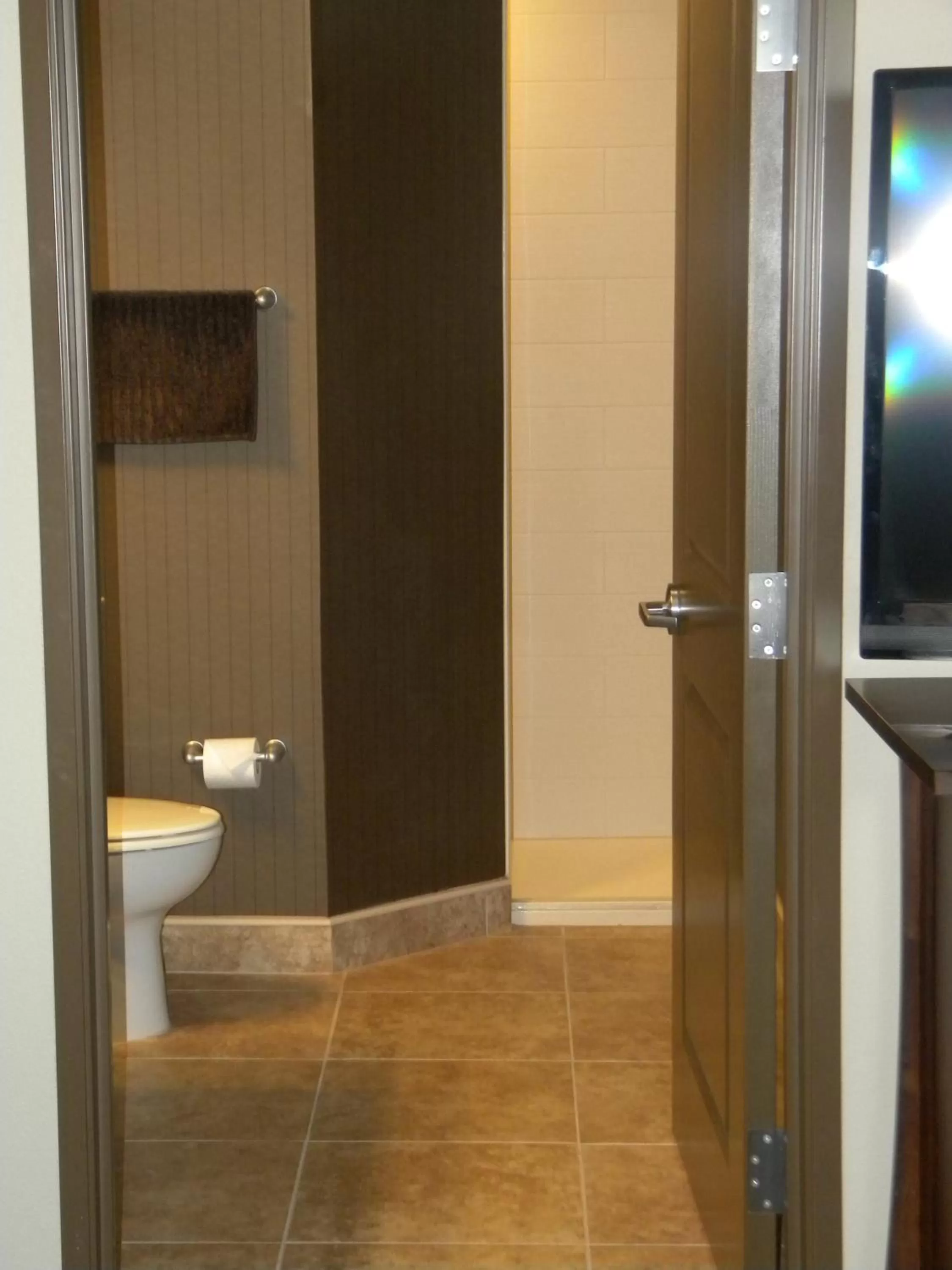 Toilet in Teddy's Residential Suites Watford City