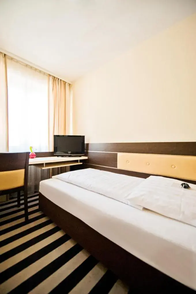 Bed in Bristol Hotel - Frankfurt City - Central Station - Messe Bed in Bristol Hotel - Frankfurt City - Central Station - Messe