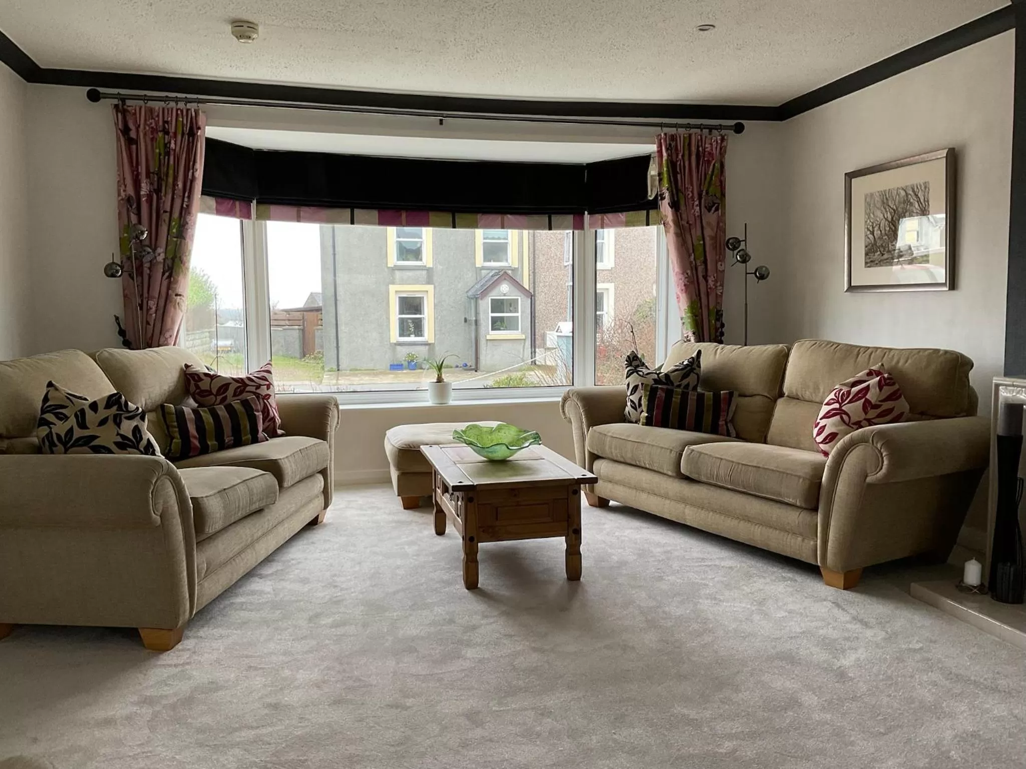 Living room in Ramsey House - Luxury Licensed B&B - Parking and Guest Lounge