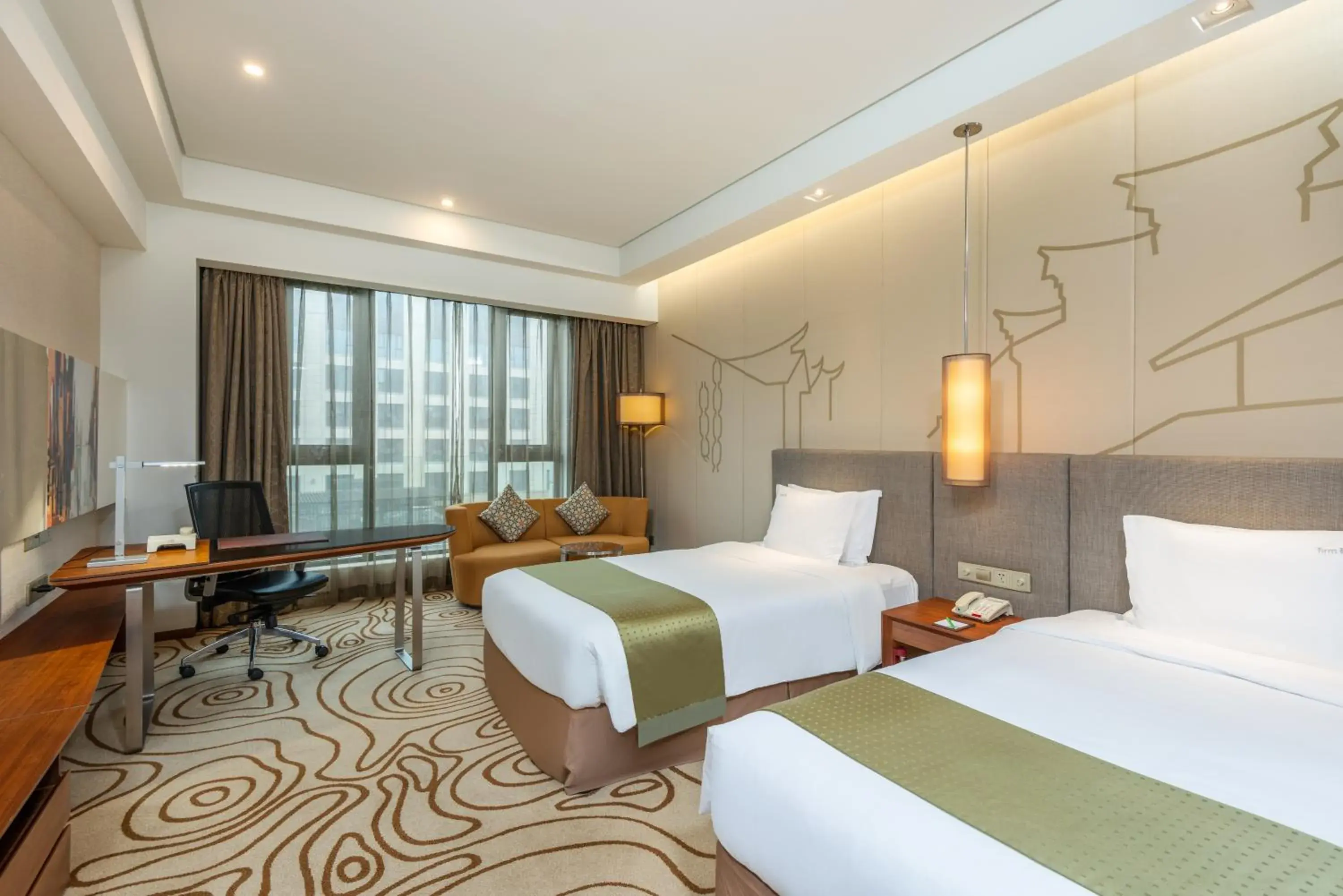 Bedroom, Bed in Holiday Inn Shanghai Hongqiao